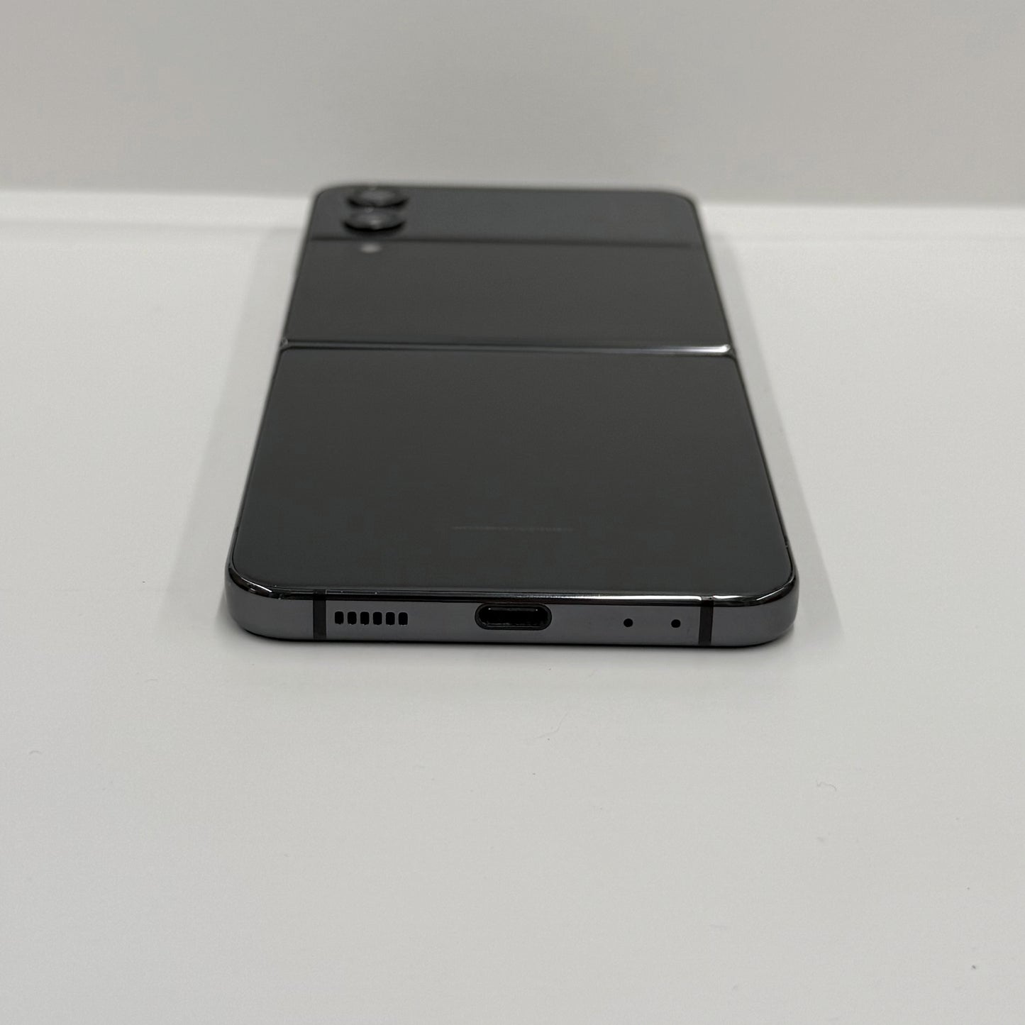 Samsung Galaxy Z Flip 4 256GB Graphite T8117