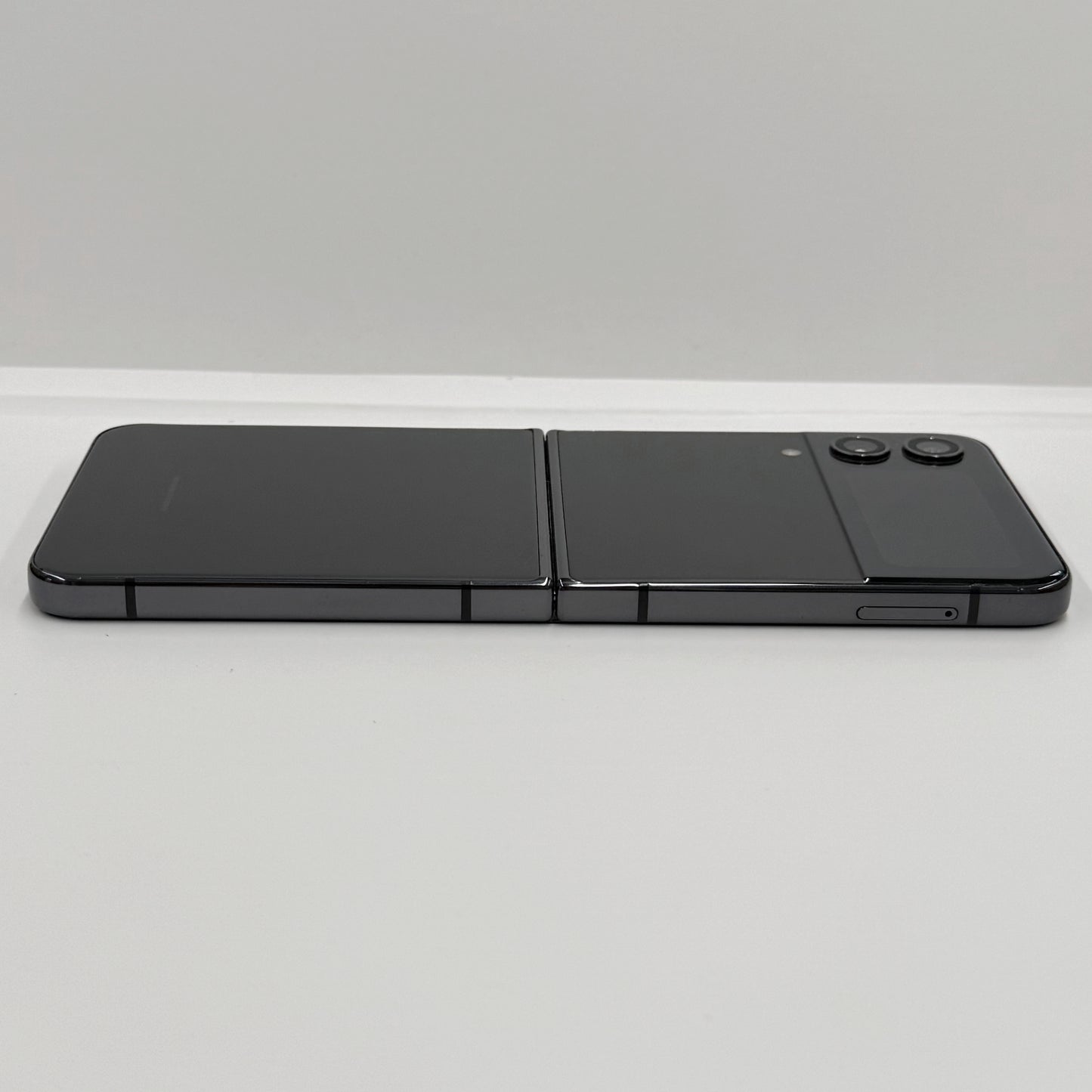 Samsung Galaxy Z Flip 4 256GB Graphite T8117