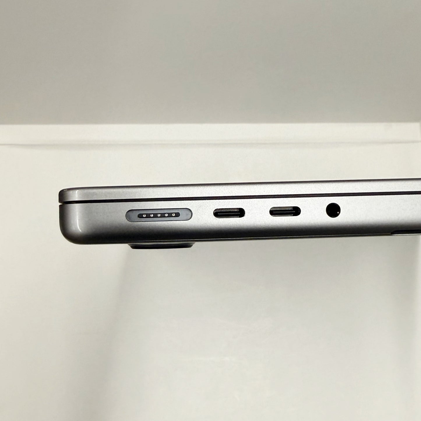 MacBook Pro M1 14" (A2442) 512GB Space Grey 2021 - T8401