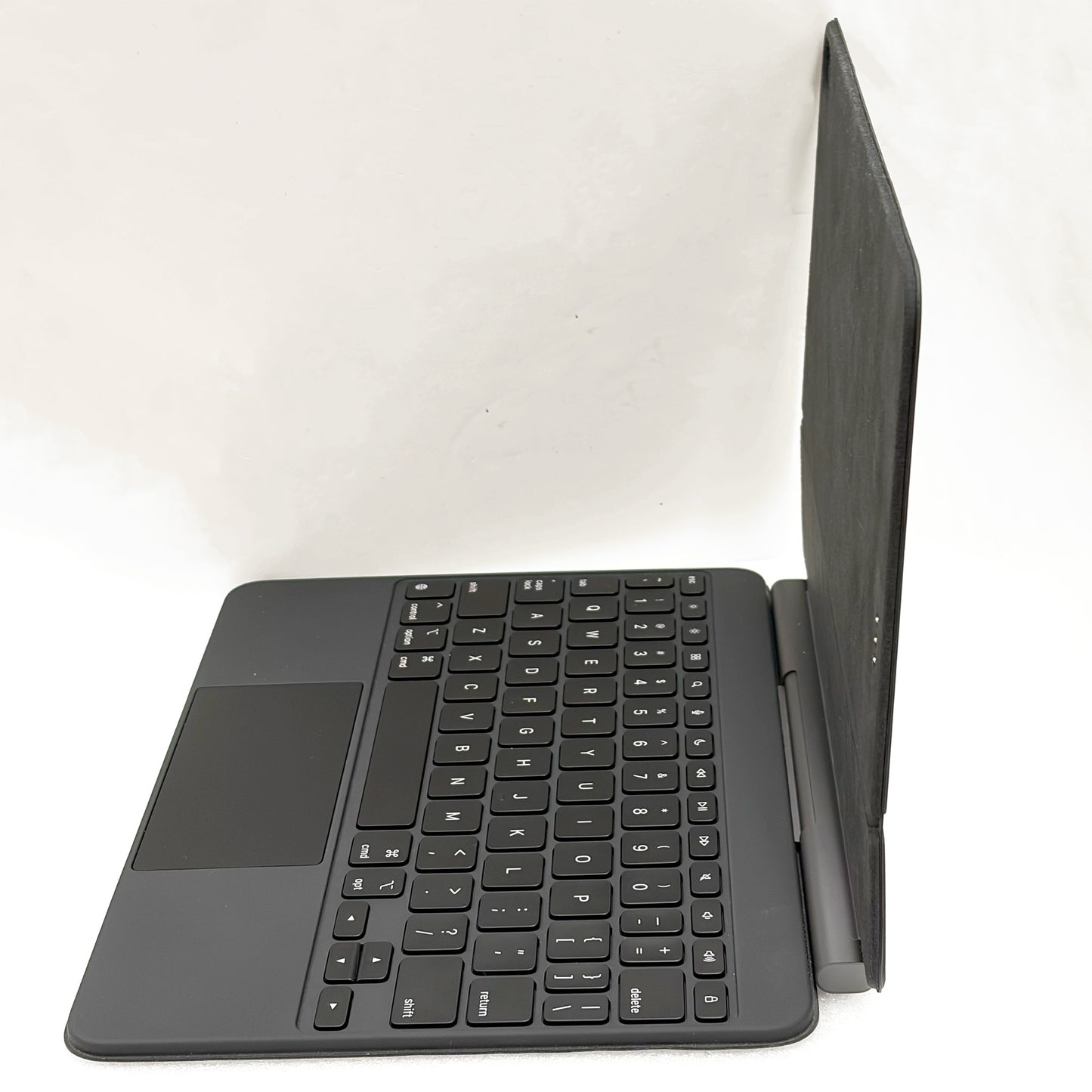 Preowned Apple Magic Keyboard for iPad Air 11 inch/10.9/4th 5th Gen - Black - T8611