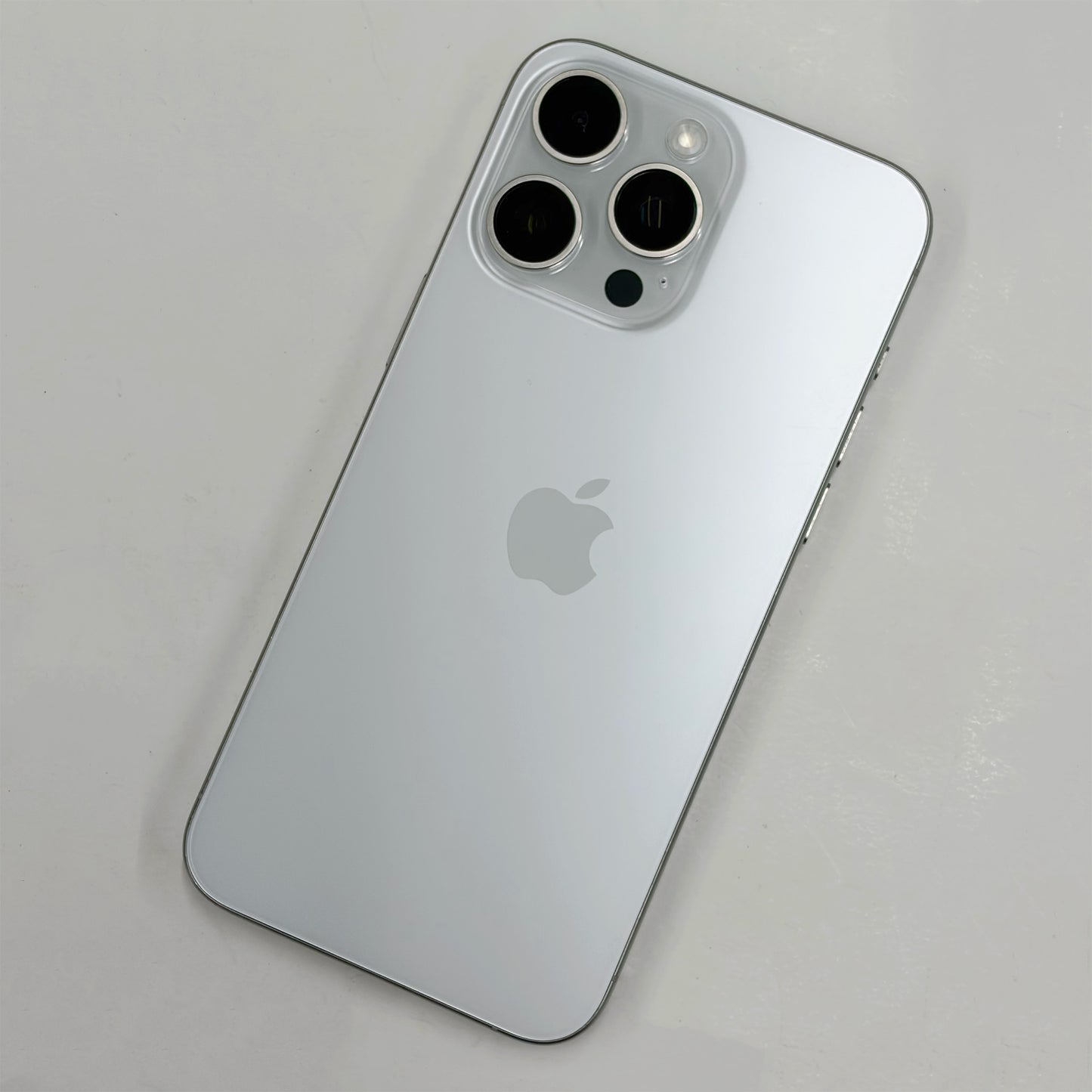 iPhone 15 Pro Max 1TB White Titanium B Grade 86% Battery T8616