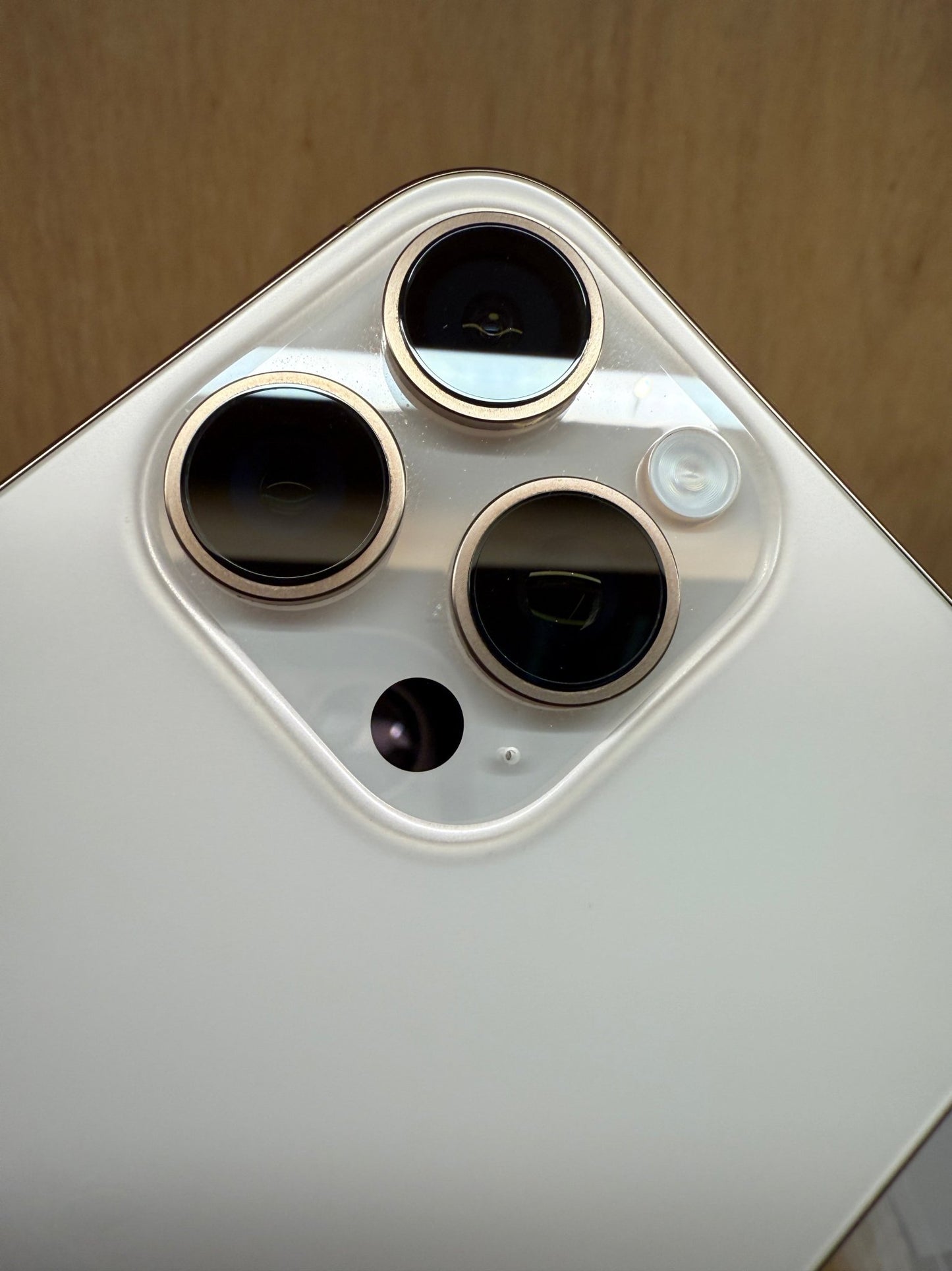 iPhone 16 Pro Max - trade.com.au