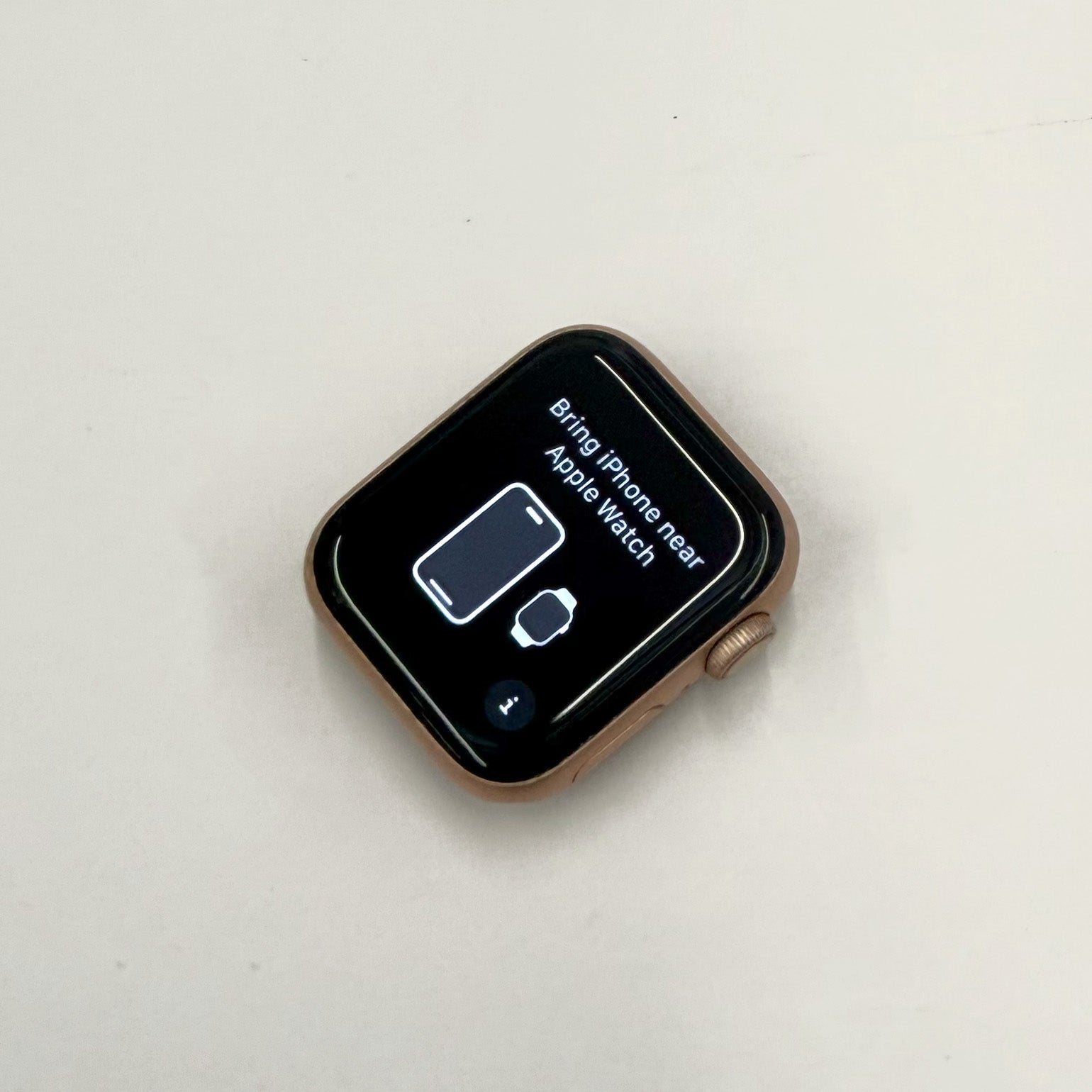 Apple Watch Series 4 GPS + Cellular 40mm Gold Aluminium - T8518
