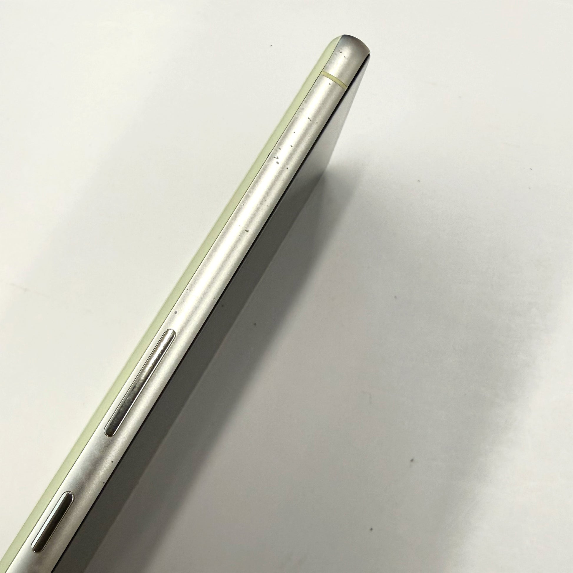 Google Pixel 7 128GB Lemongrass B Grade 90% Battery T8499