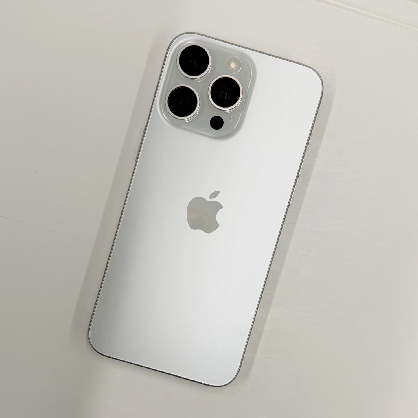 iPhone 15 Pro Max 1TB White Titanium T8415