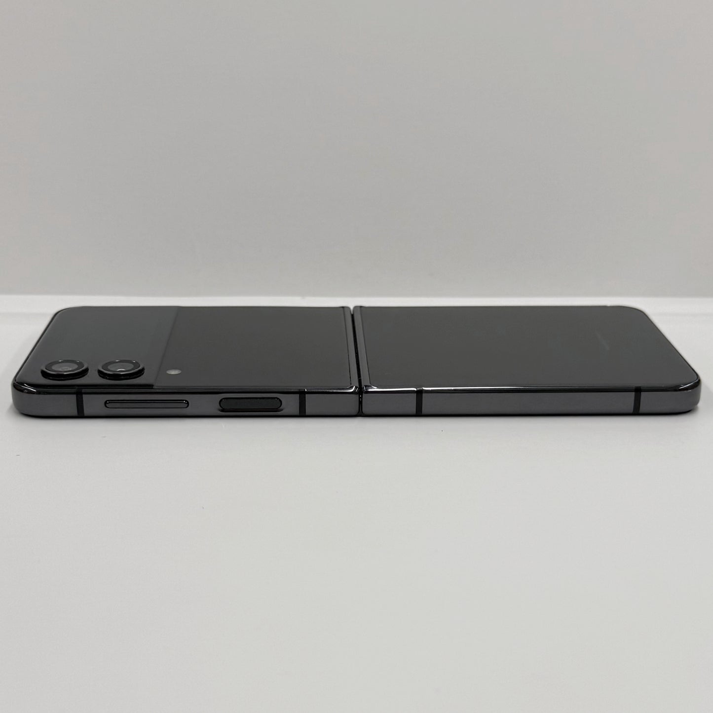 Samsung Galaxy Z Flip 4 256GB Graphite T8117