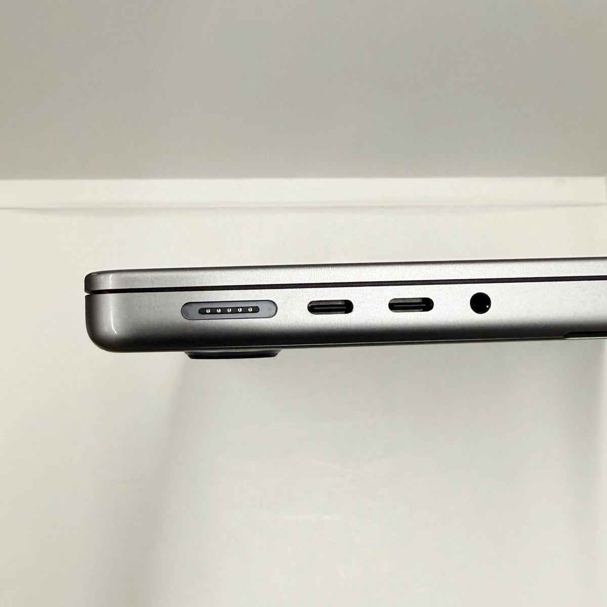 MacBook Pro M1 Pro 14" (A2442) 512GB 16GB Space Grey 2021 - T8401
