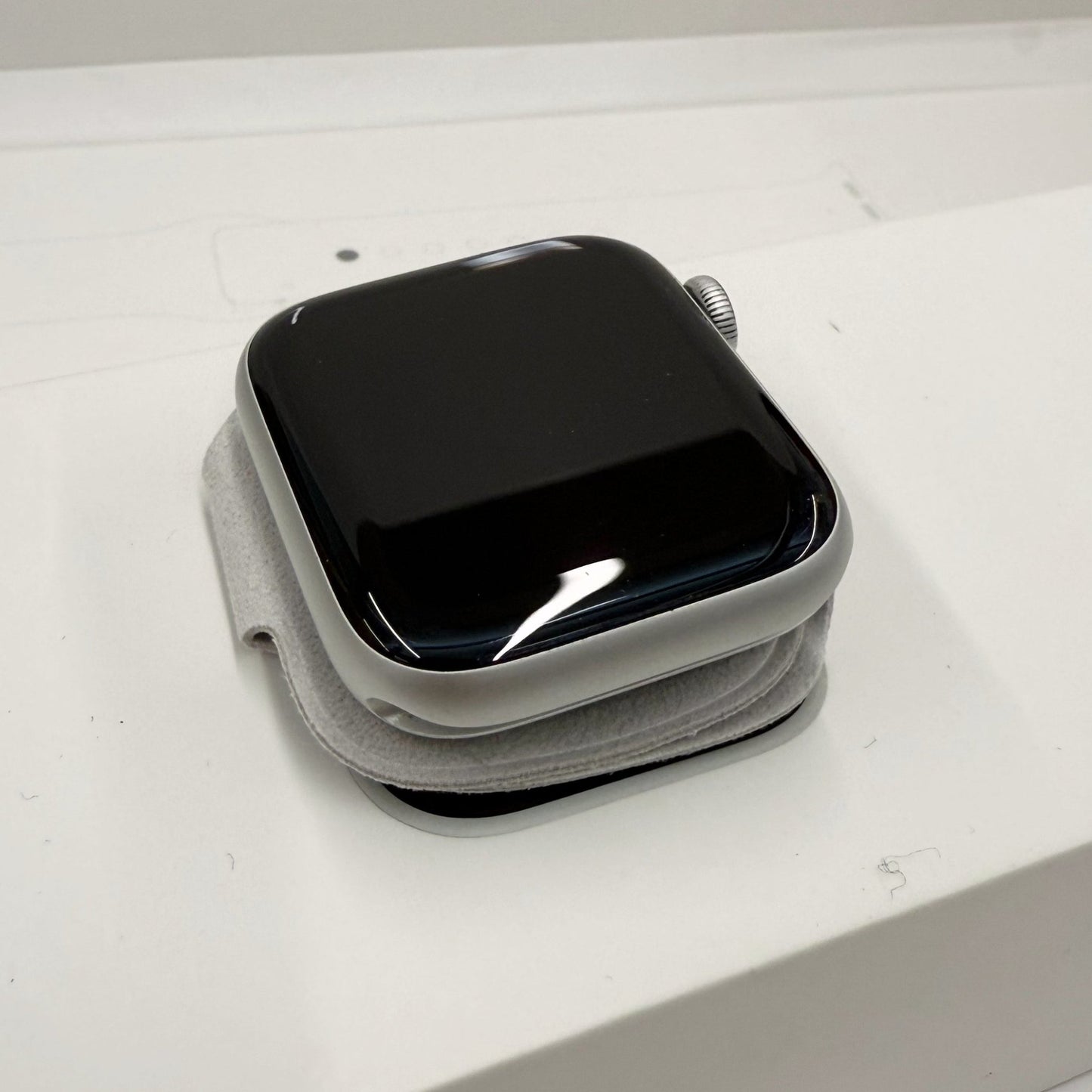 Apple Watch Series 4 Silver (44mm) - trade.com.au