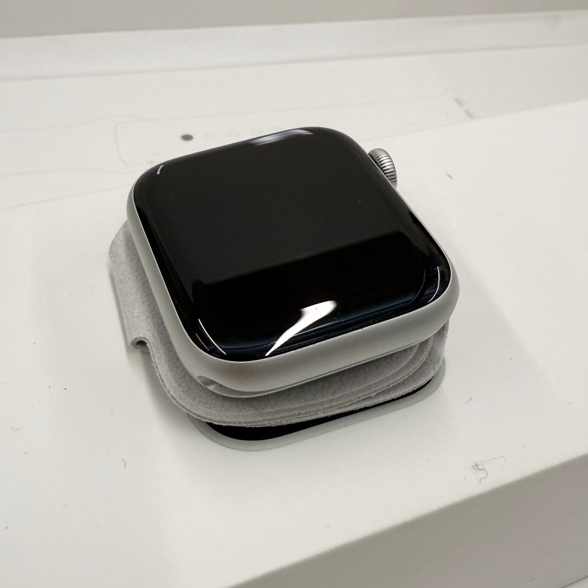 Apple Watch Series 4 Silver (44mm) - trade.com.au