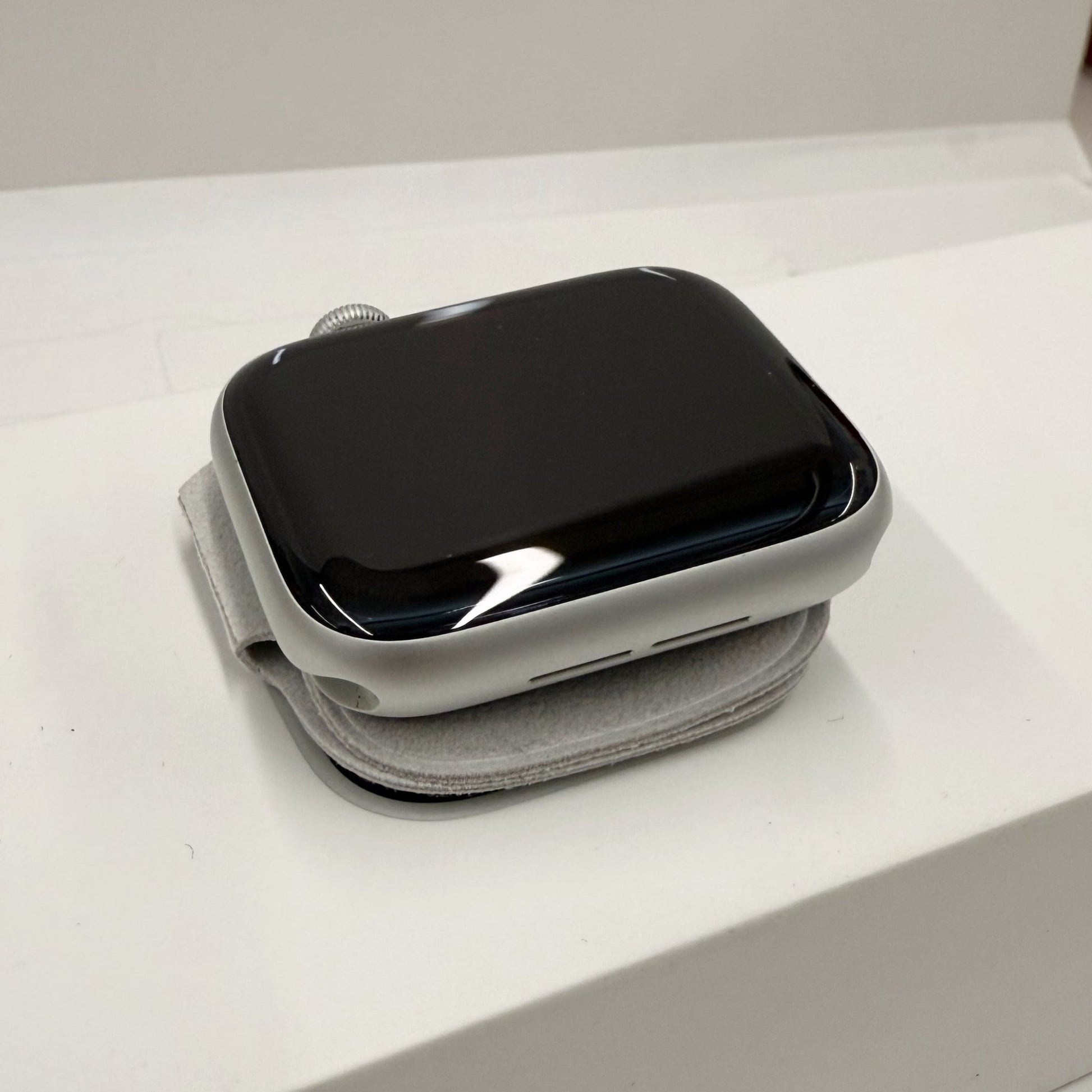 Apple Watch Series 4 Silver (44mm) - trade.com.au