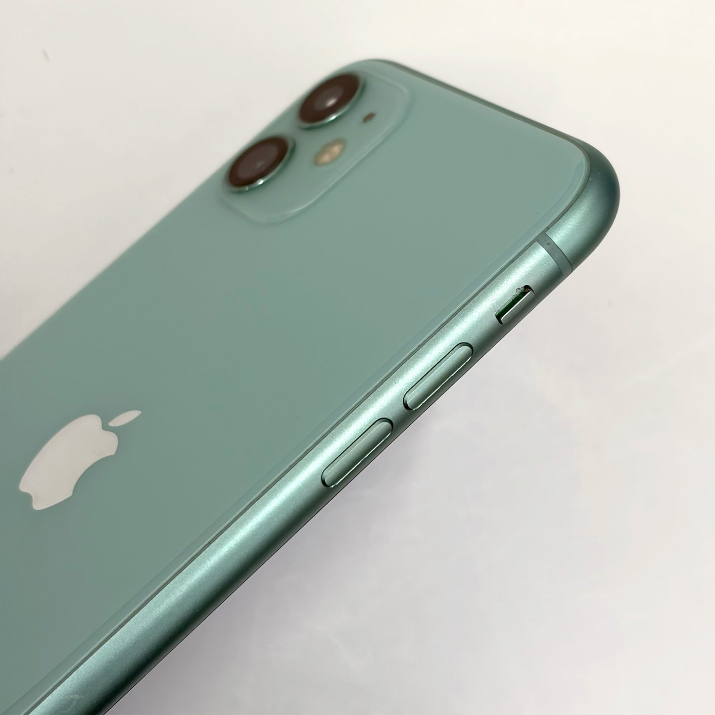 iPhone 11 128GB Green A Grade 100% Battery T8547