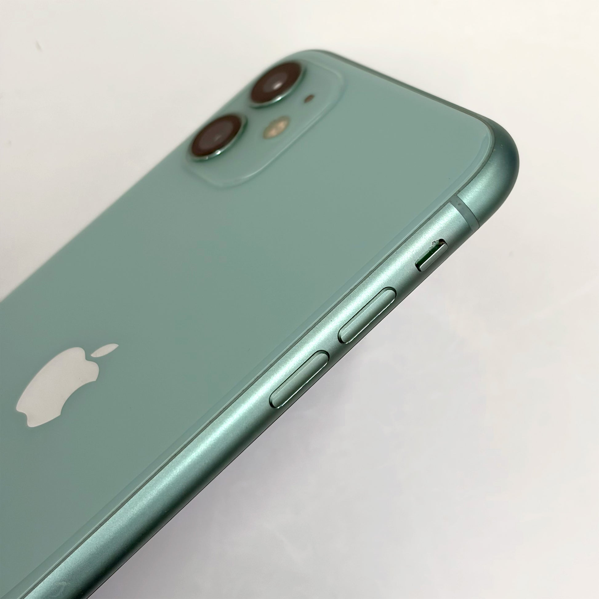 iPhone 11 128GB Green A Grade 100% Battery T8547