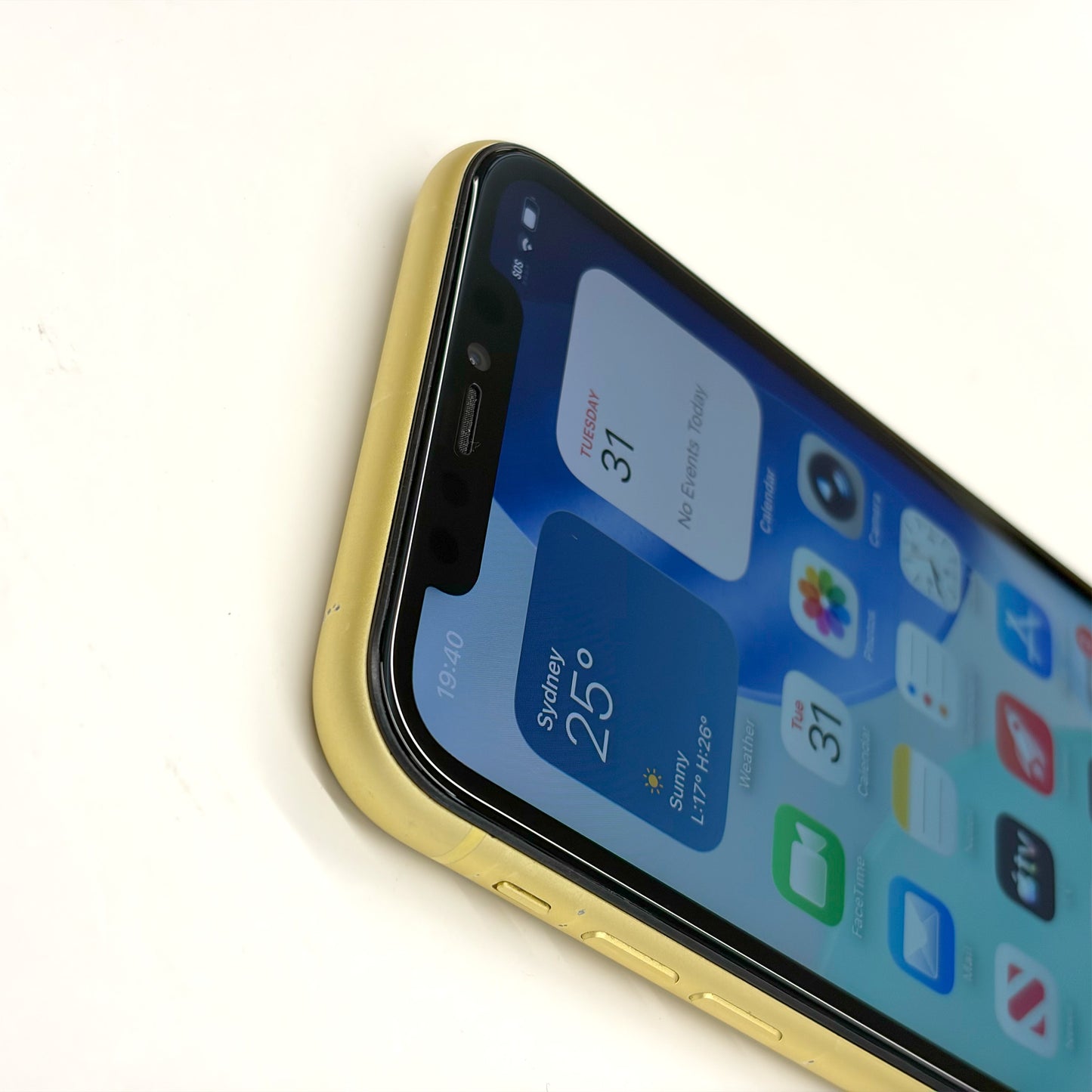 iPhone 11 128GB Yellow B Grade 100% Battery T8569