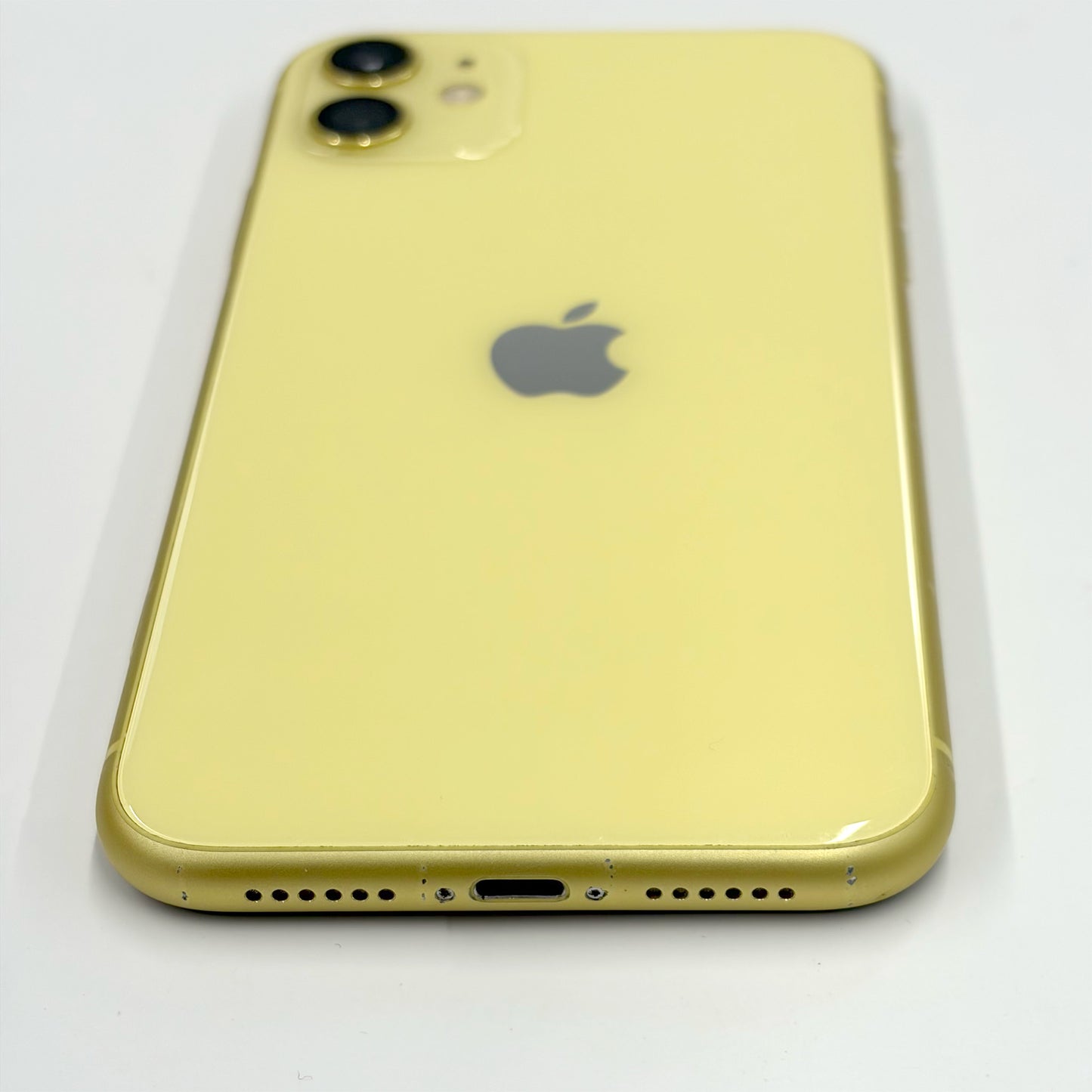 iPhone 11 128GB Yellow B Grade 100% Battery T8569