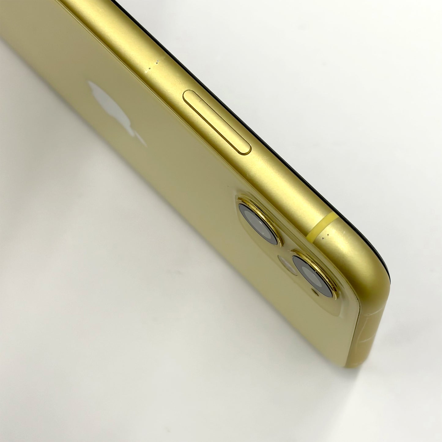 iPhone 11 128GB Yellow B Grade 100% Battery T8569