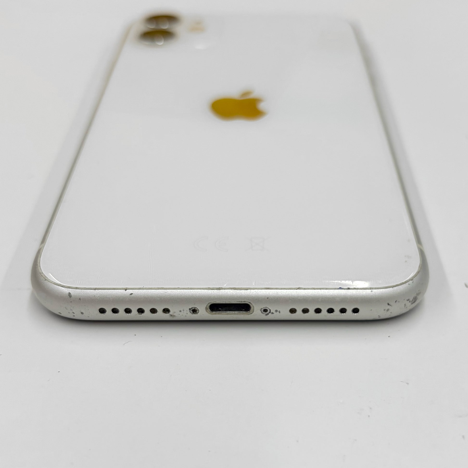 iPhone 11 64GB White B Grade 100% Battery T8576