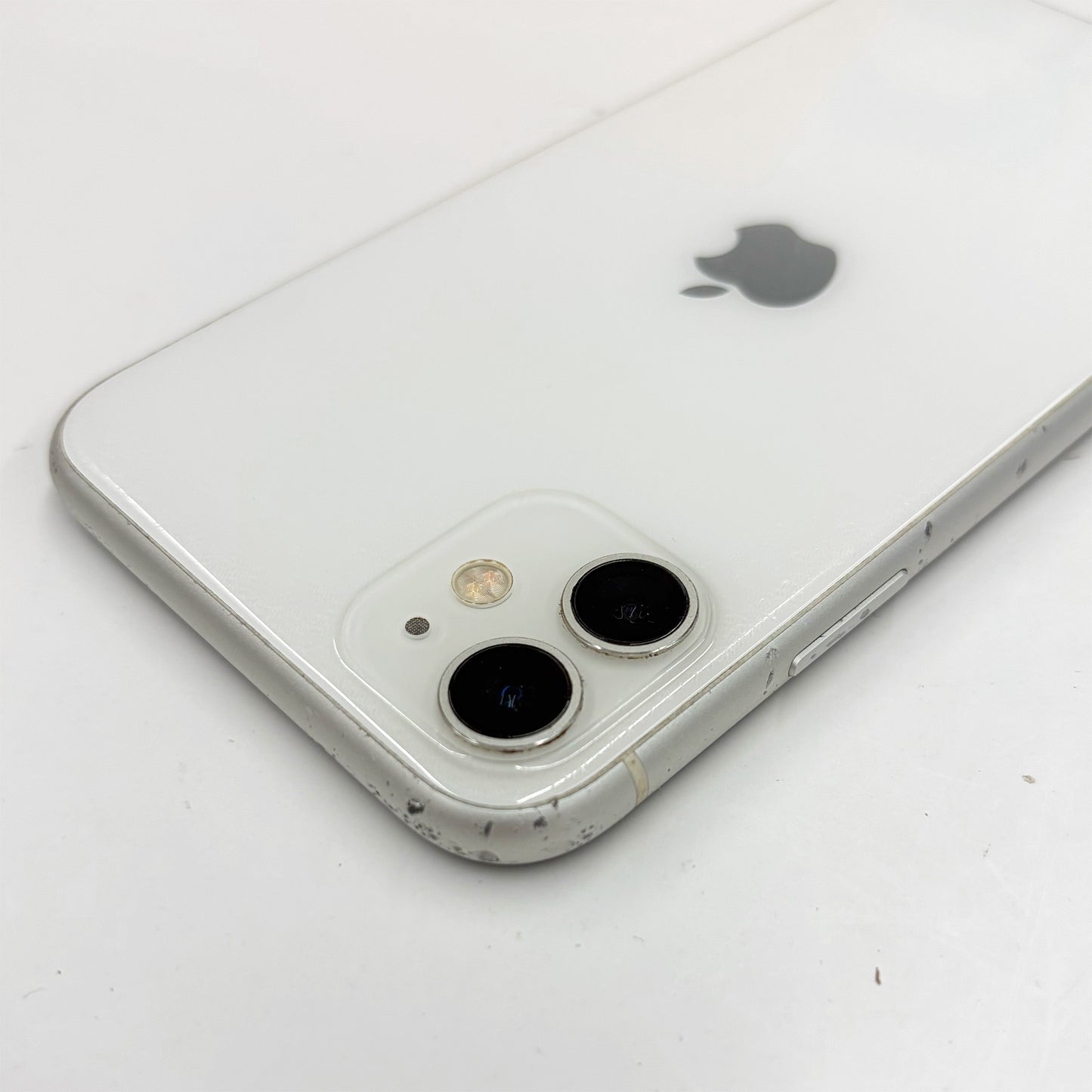 iPhone 11 64GB White B Grade 100% Battery T8576