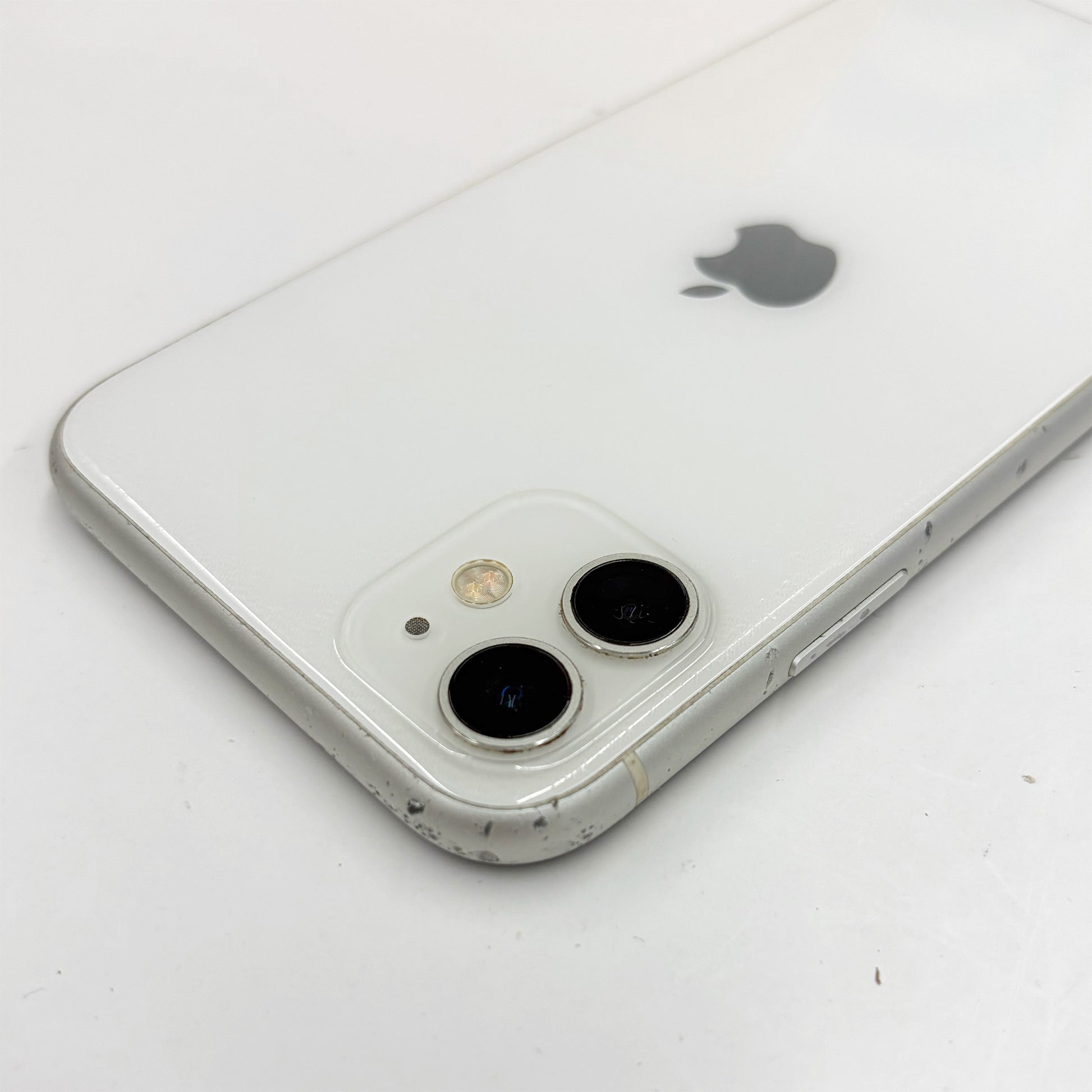 iPhone 11 64GB White B Grade 100% Battery T8576