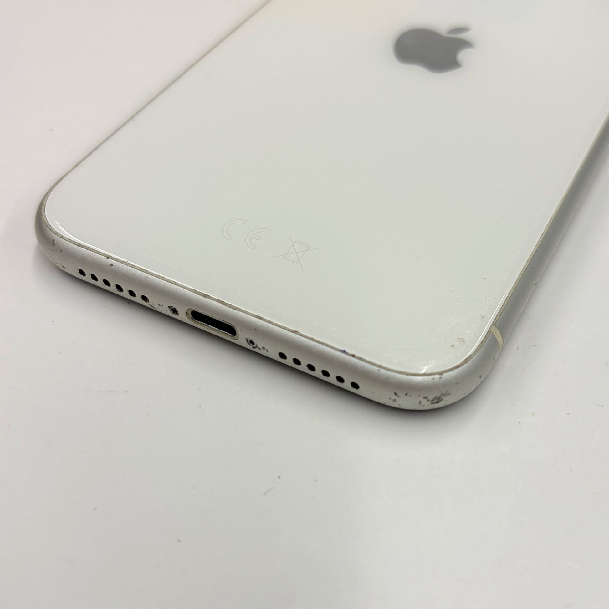 iPhone 11 64GB White B Grade 100% Battery T8576