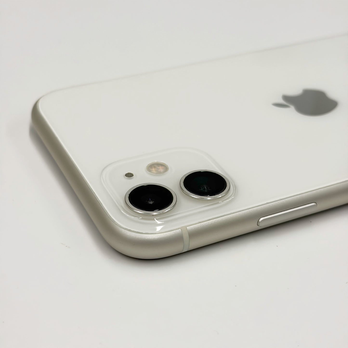 iPhone 11 64GB White T8554 A Grade 87% Battery