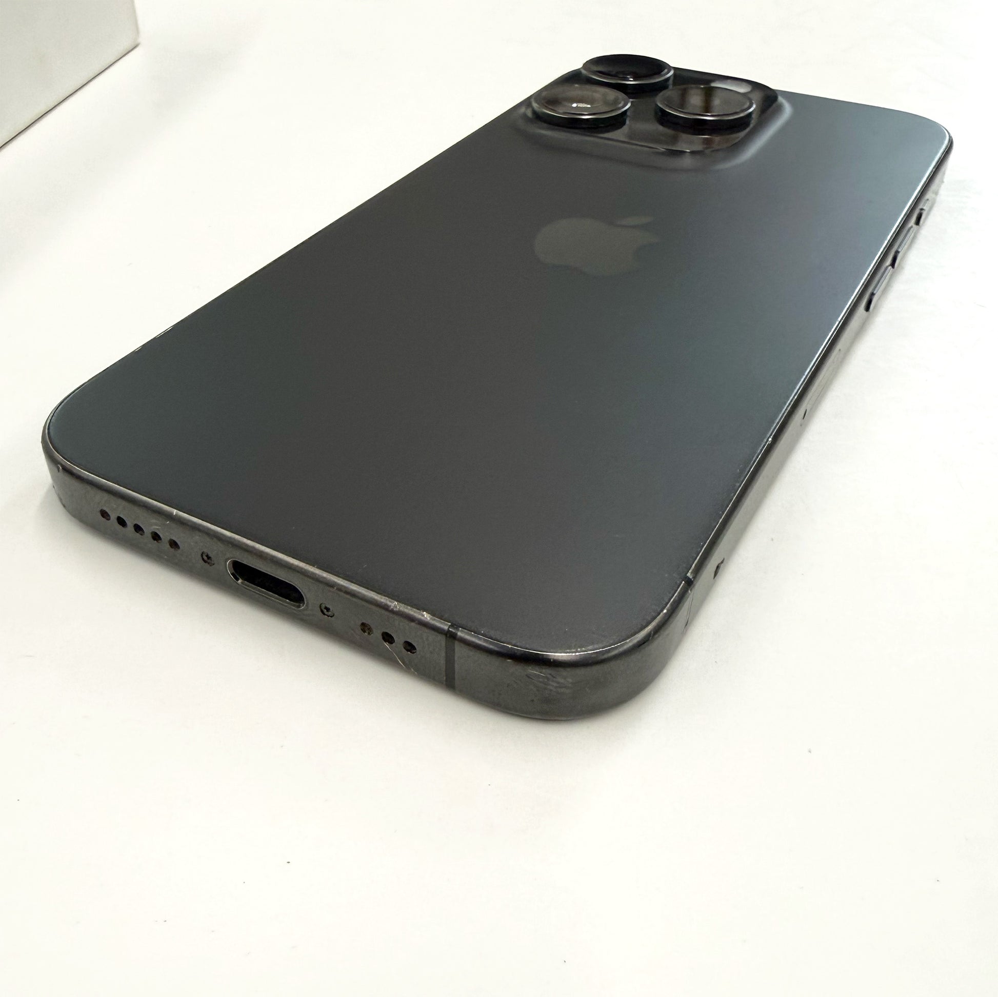 iPhone 15 Pro 256GB Black Titanium 90% Battery B Grade T8472
