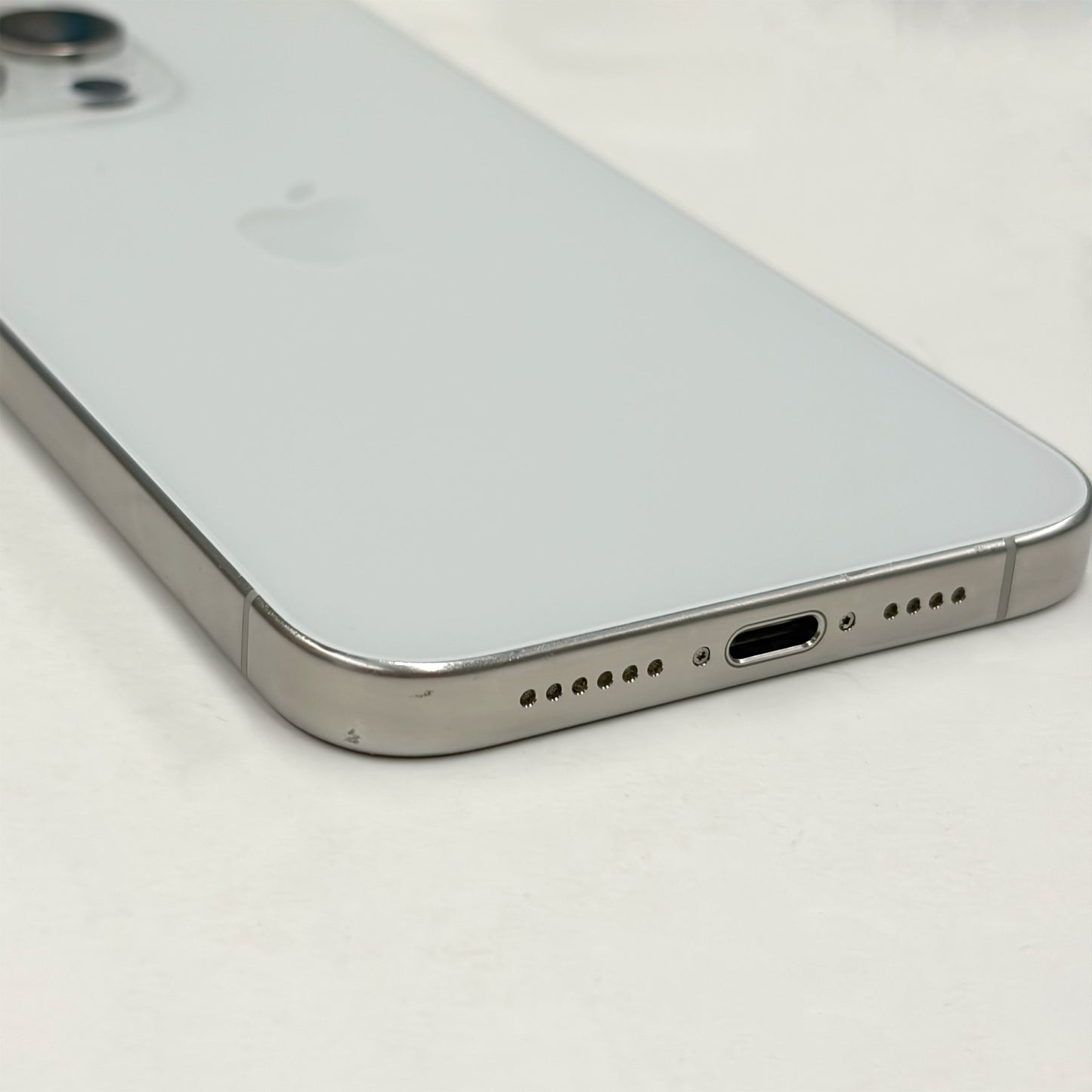 iPhone 15 Pro Max 1TB White Titanium B Grade 86% Battery T8616