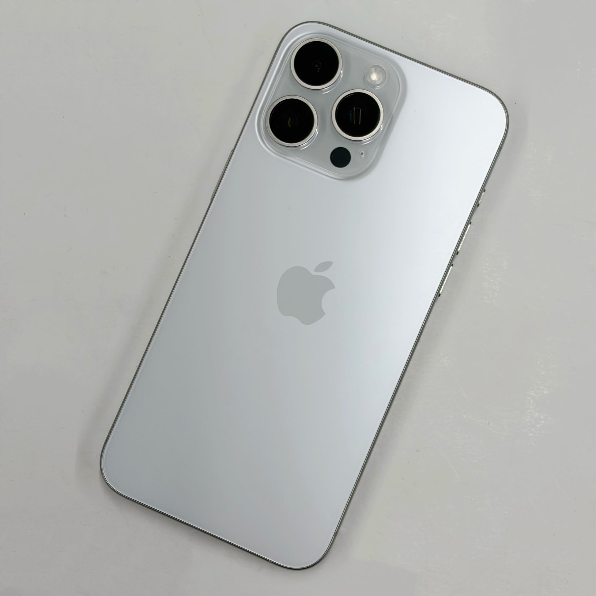 iPhone 15 Pro Max 1TB White Titanium B Grade 86% Battery T8616