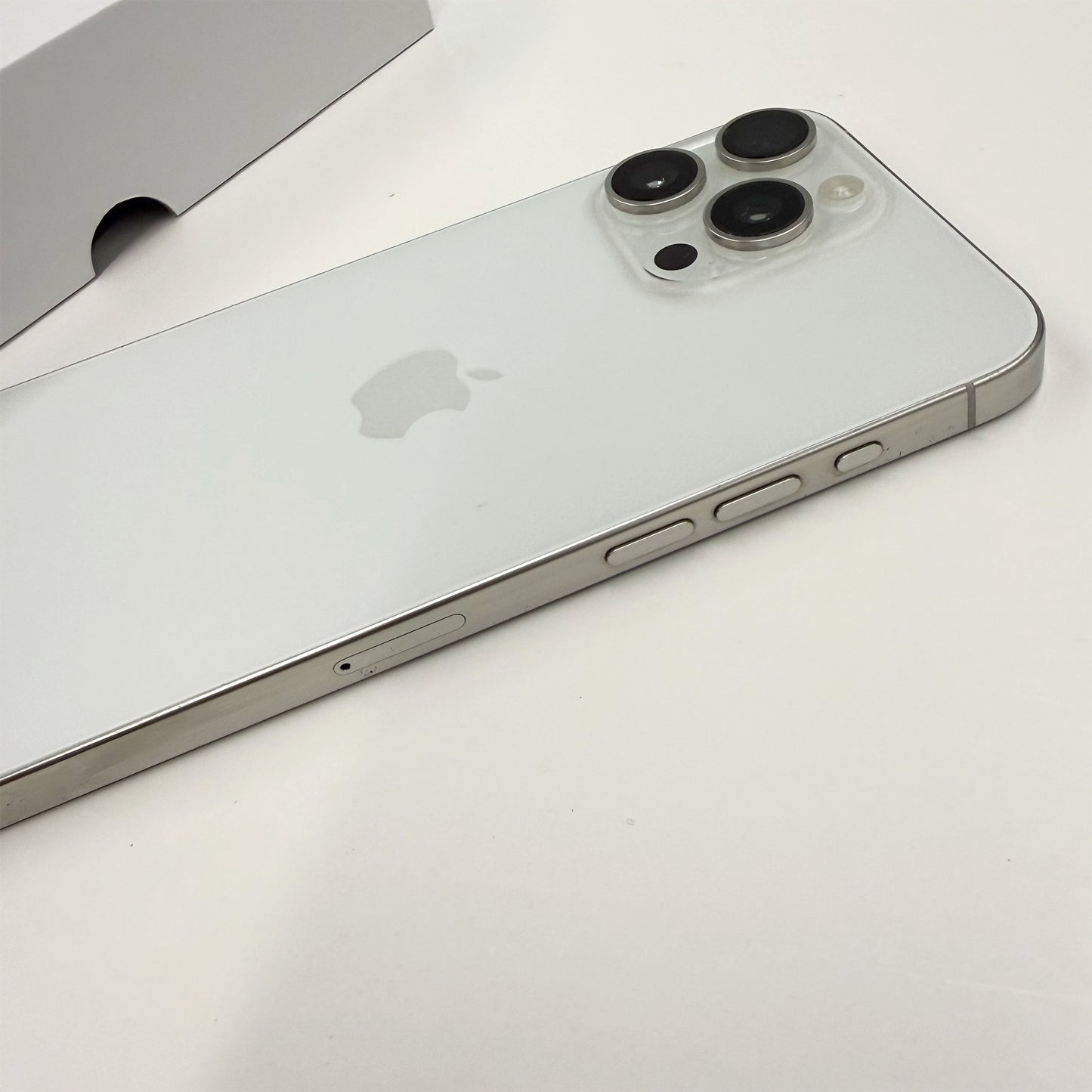 iPhone 15 Pro Max 256GB White Titanium B- Grade 88% Battery T8514