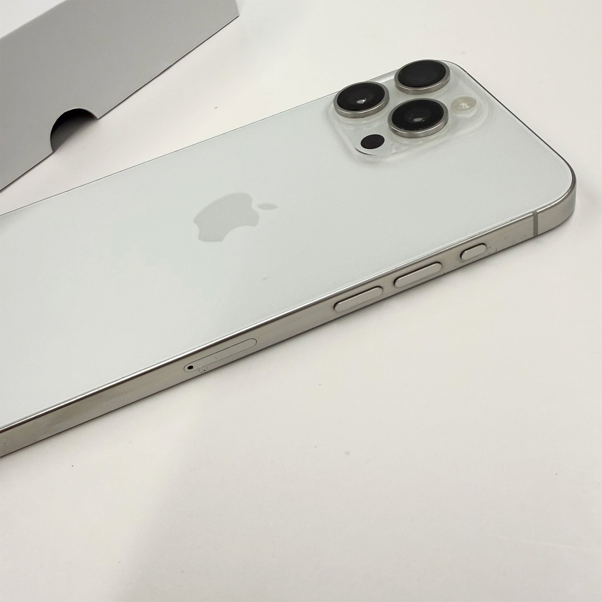 iPhone 15 Pro Max 256GB White Titanium B- Grade 88% Battery T8514