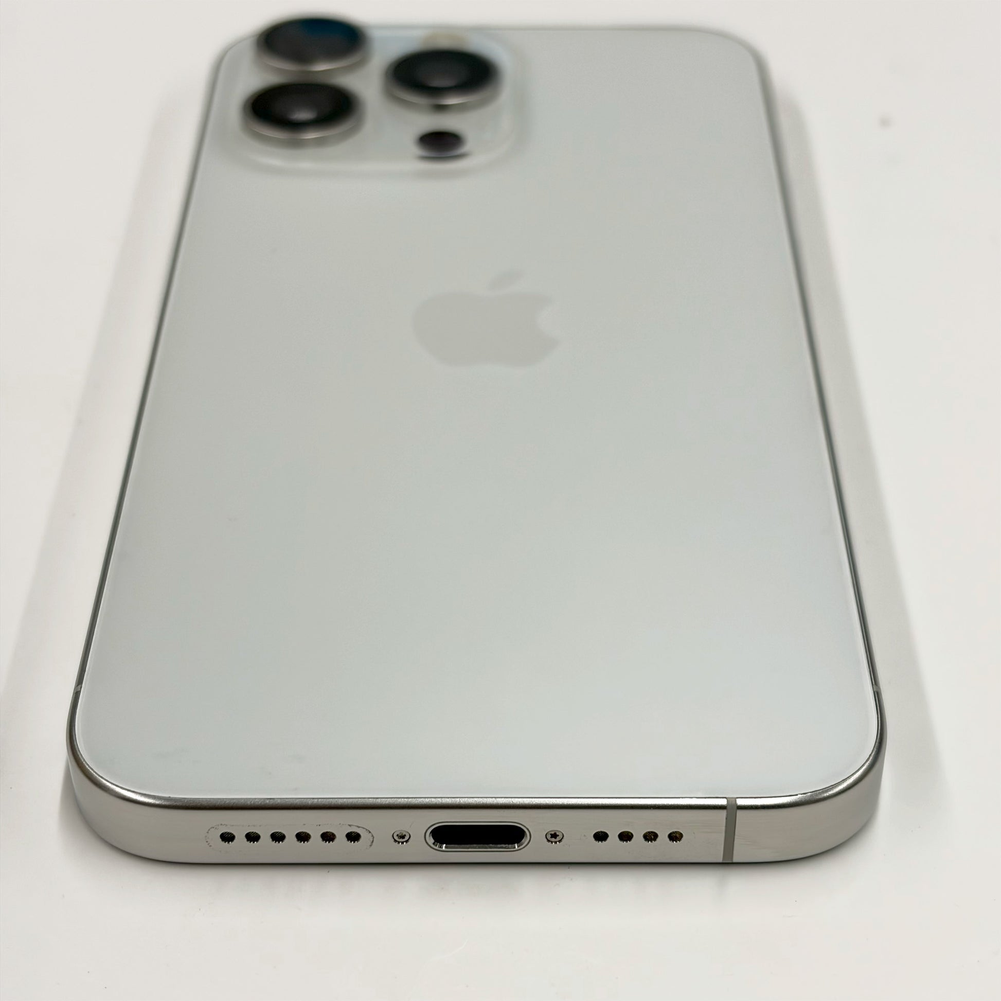 iPhone 15 Pro Max 512GB White Titanium A Grade 100% Battery - T8566