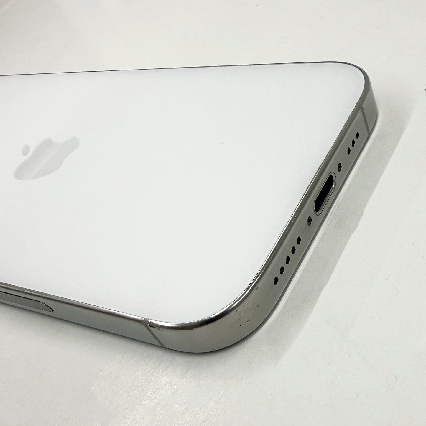 iPhone 16 Pro 256GB White Titanium B Grade 92% Battery T8446