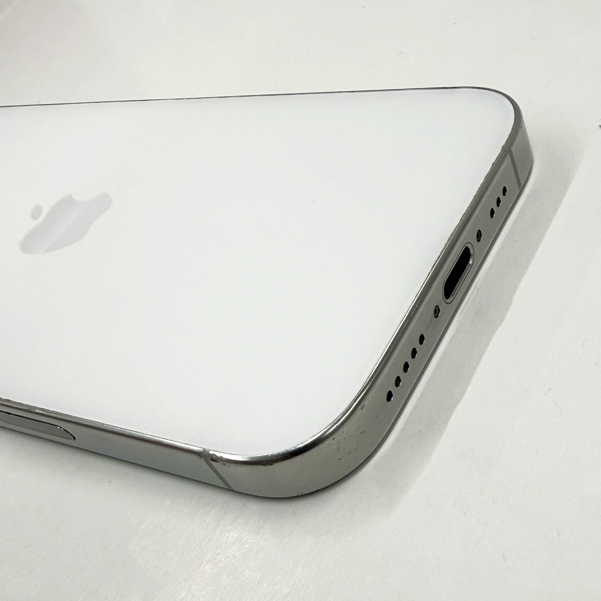 iPhone 16 Pro 256GB White Titanium B Grade 92% Battery T8446