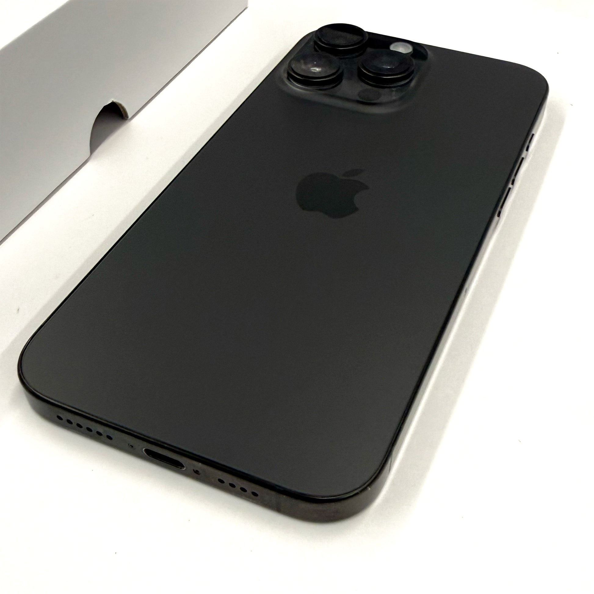 iPhone 16 Pro Max 256GB Black Titanium A Grade 100% Battery T8508
