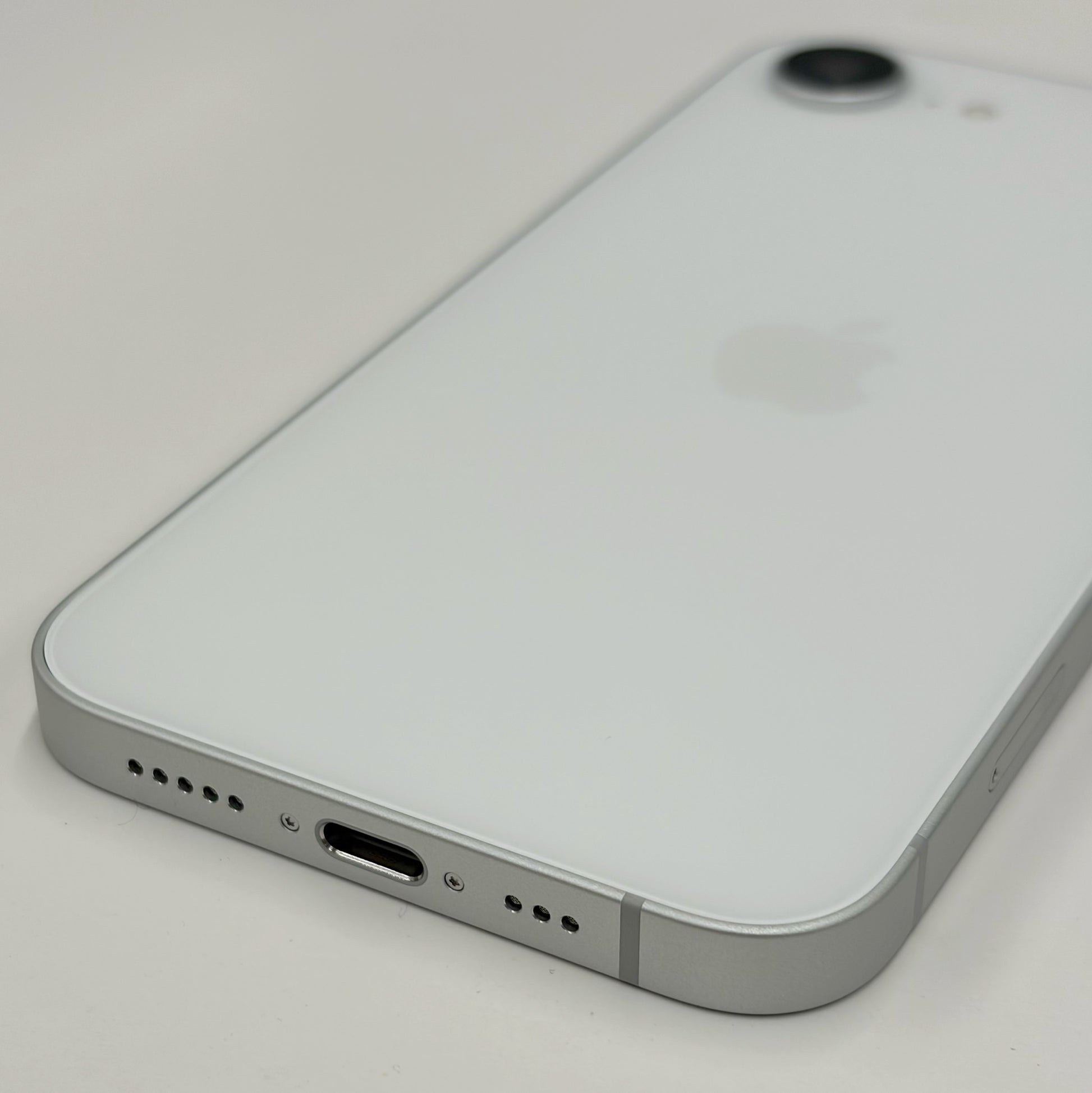 iPhone 16e 128GB White A Grade (Almost New) 100% Battery T8627