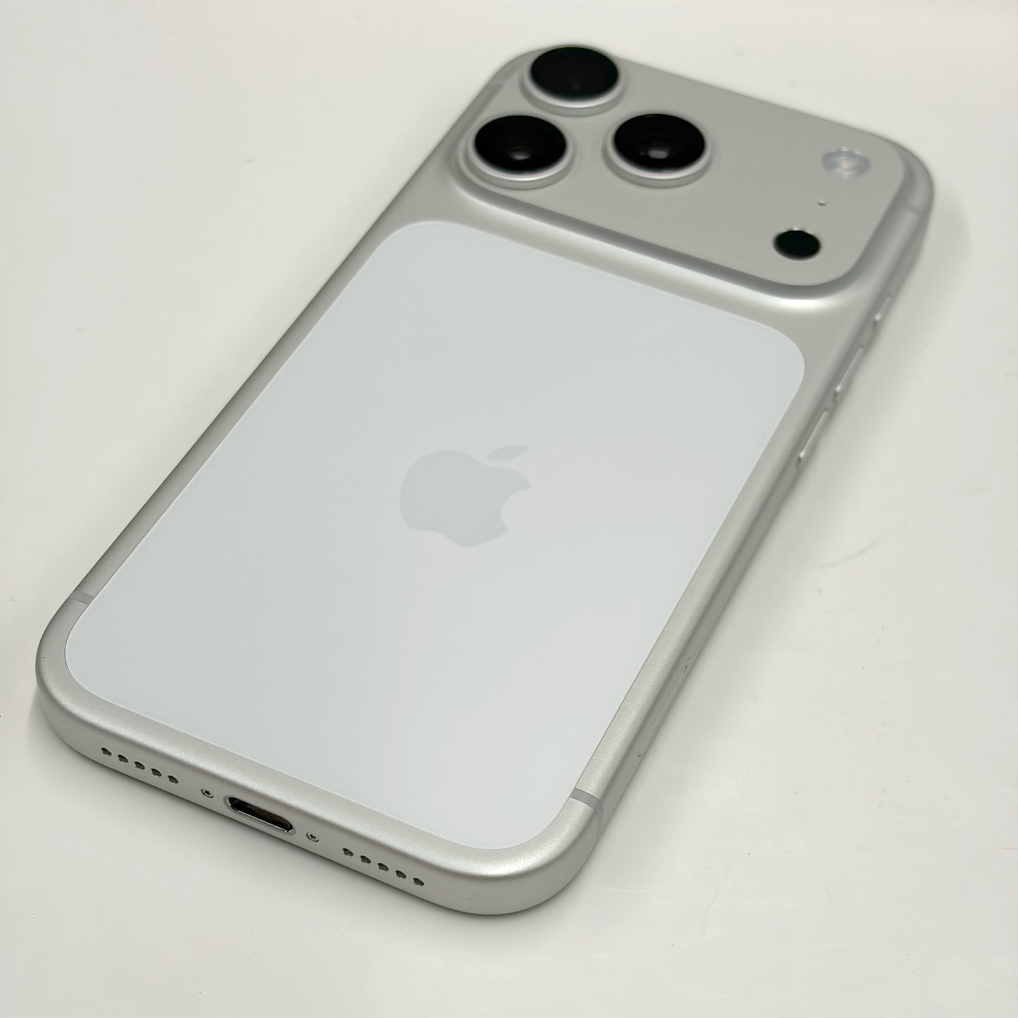 iPhone 17 Pro 256GB Silver A+ Grade 100% Battery T8573