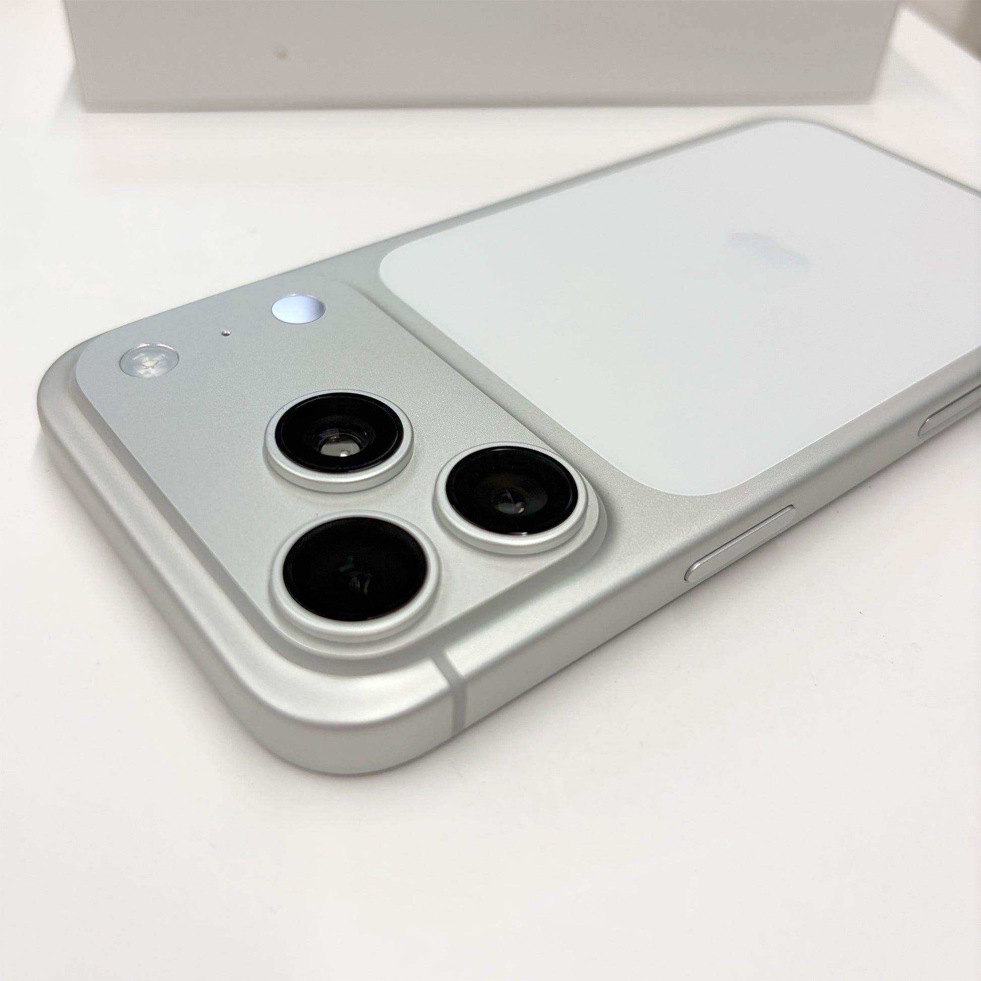 iPhone 17 Pro 256GB Silver A+ Grade 100% Battery T8530