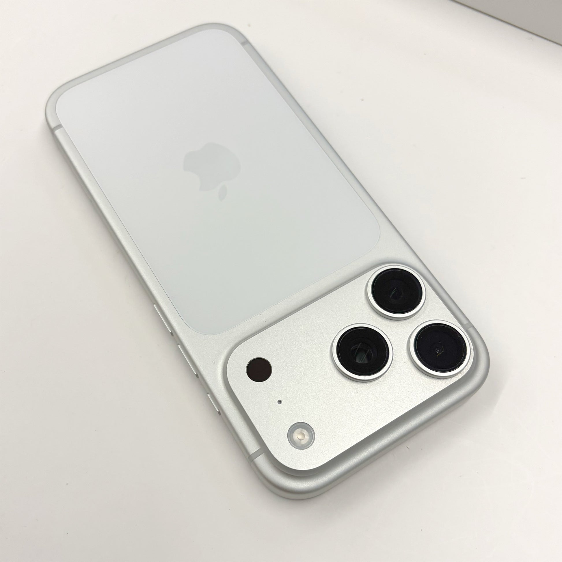 iPhone 17 Pro 256GB Silver A+ Grade 100% Battery T8530