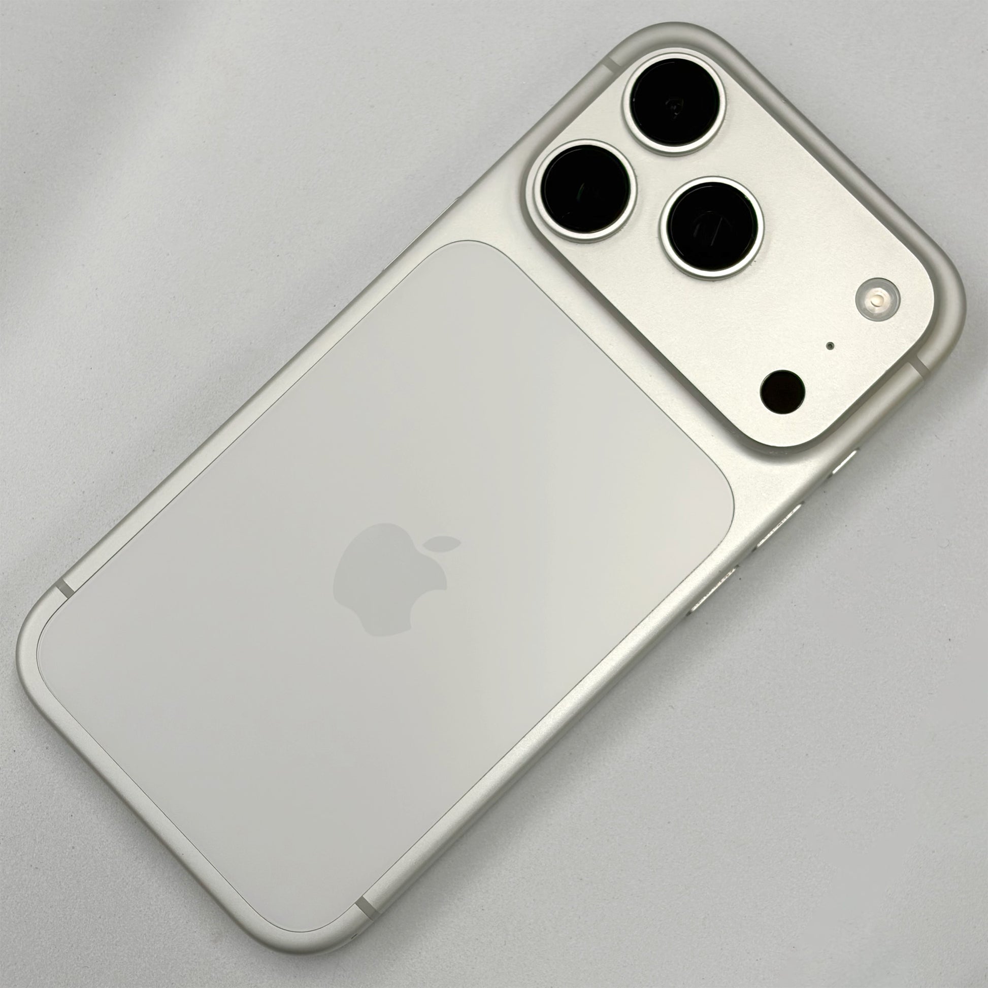 iPhone 17 Pro 256GB Silver B Grade 100% Battery T8591