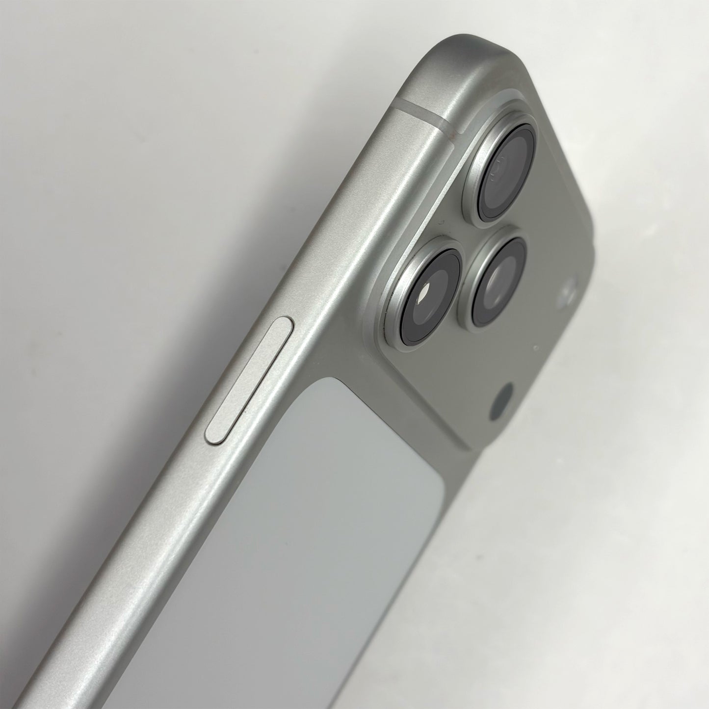 iPhone 17 Pro Max 1TB A Grade Silver - T8586