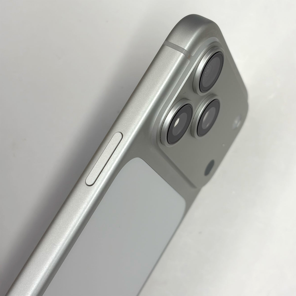 iPhone 17 Pro Max 1TB A Grade Silver - T8586