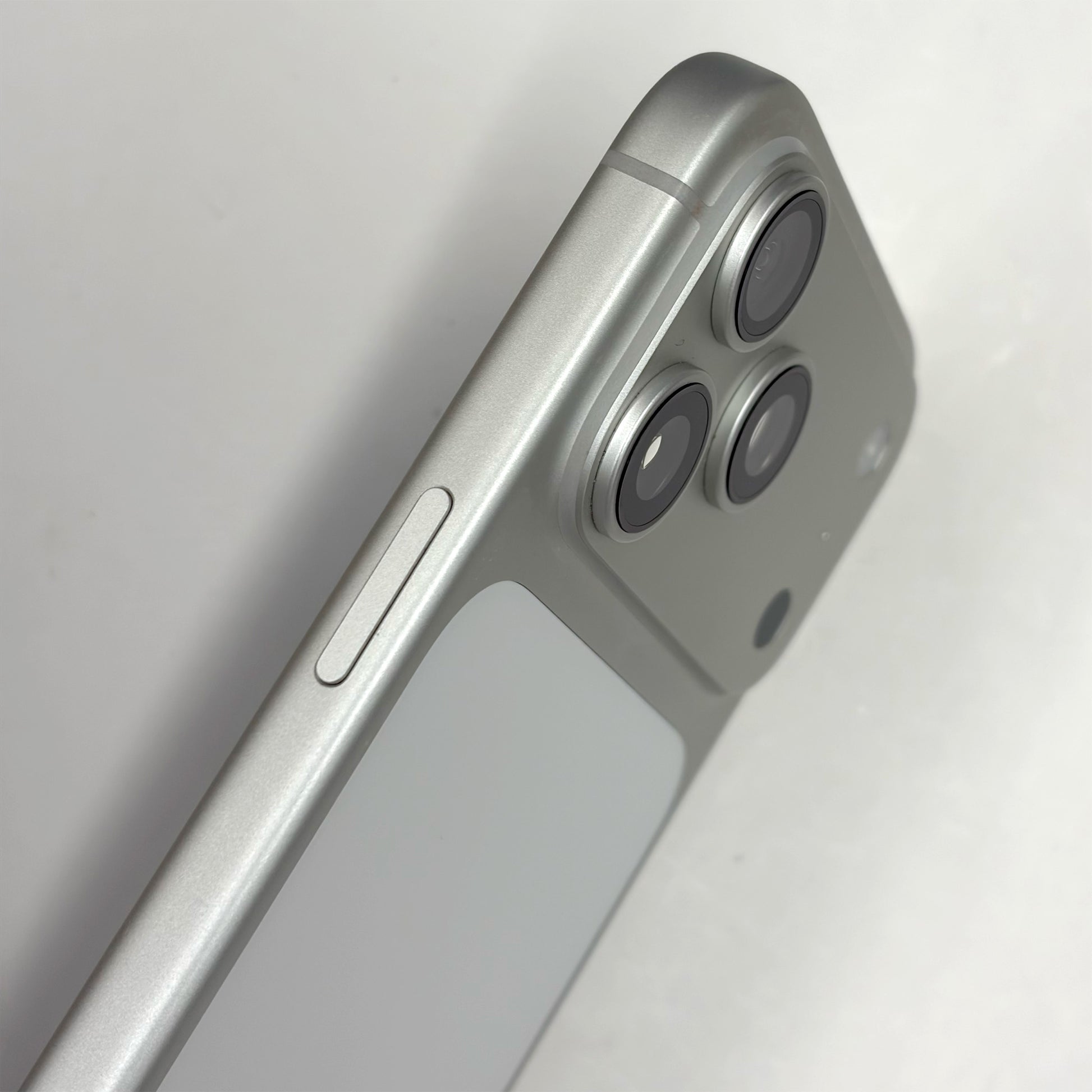 iPhone 17 Pro Max 1TB A Grade Silver - T8586