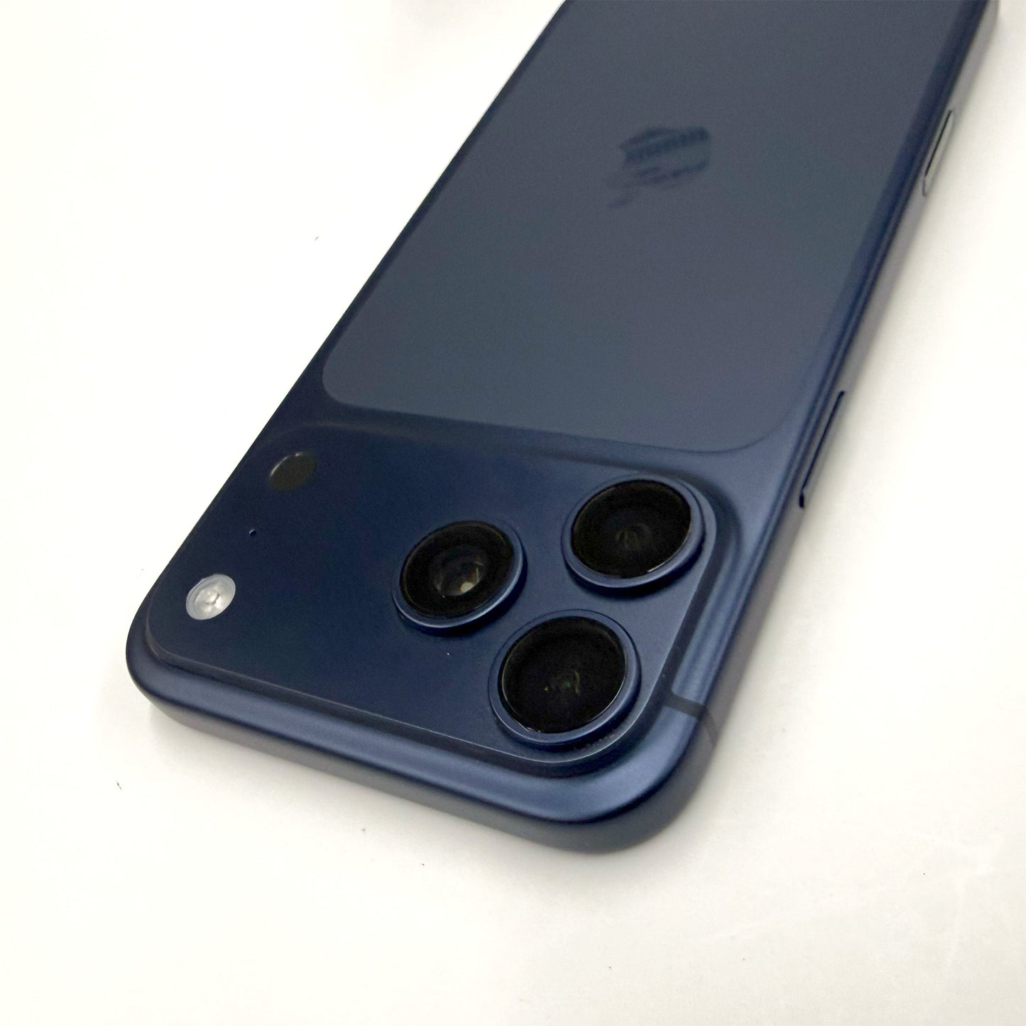 iPhone 17 Pro Max 256GB Deep Blue A+ Grade T8507