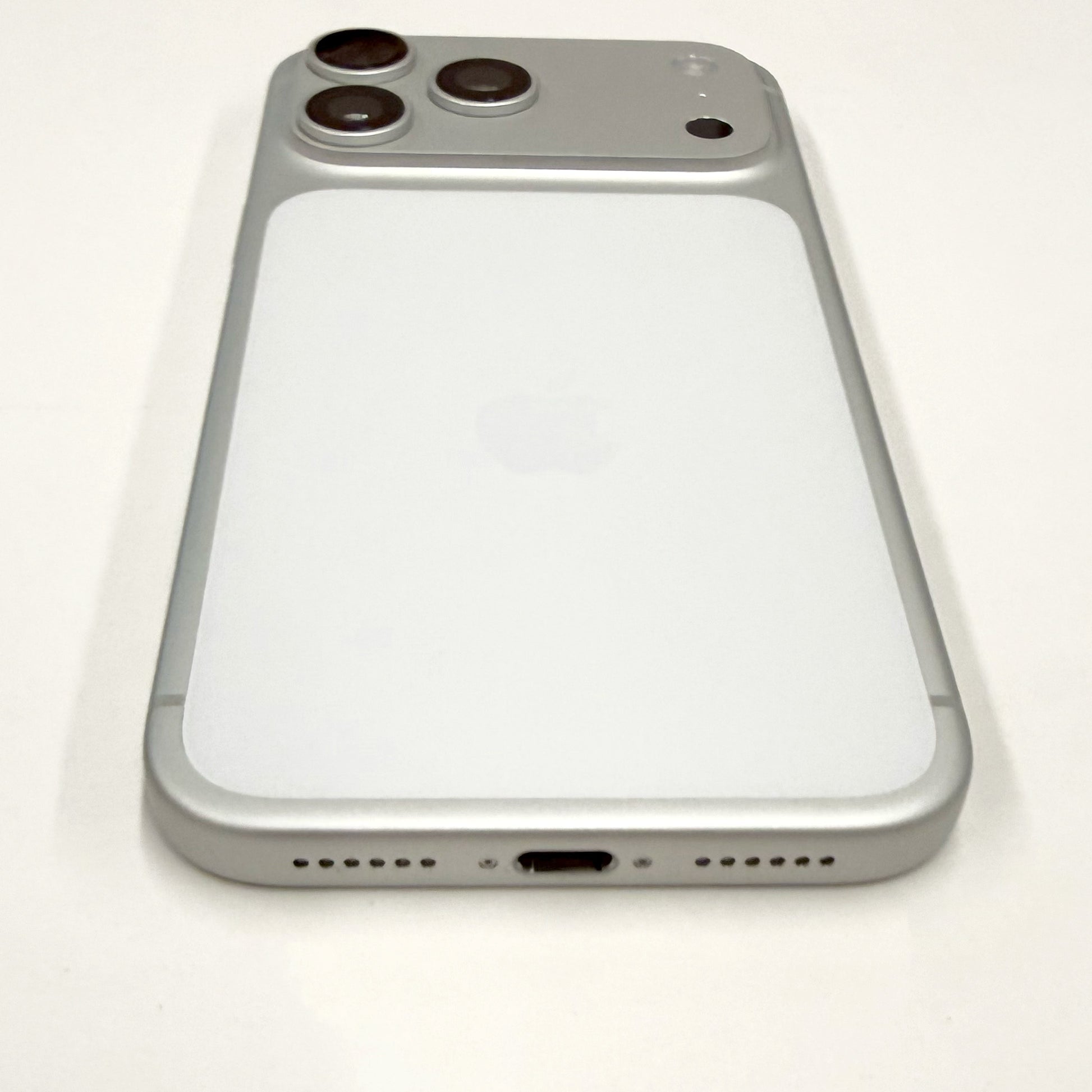 iPhone 17 Pro Max 256GB Silver As New with Box - T8500