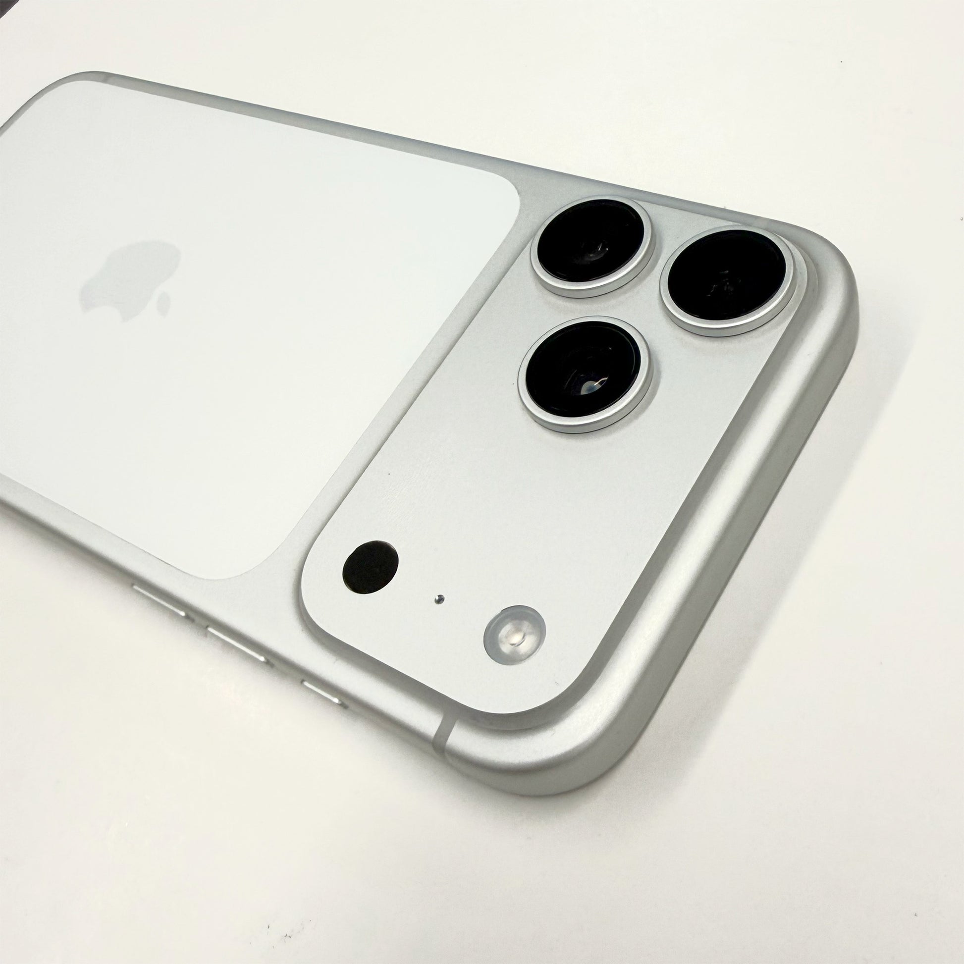 iPhone 17 Pro Max 256GB Silver As New with Box - T8500