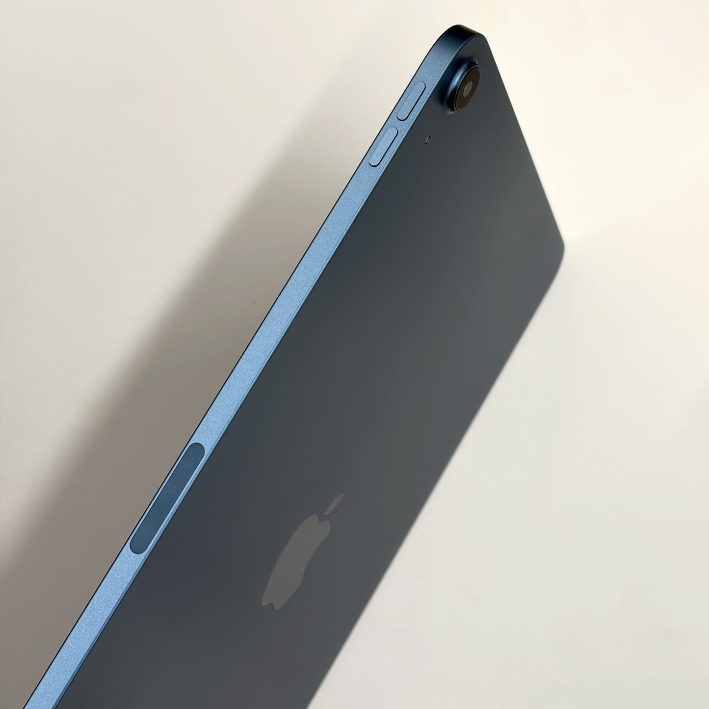 iPad Air 5th Gen (2021) 256GB Blue B Grade 85% Battery - T8636