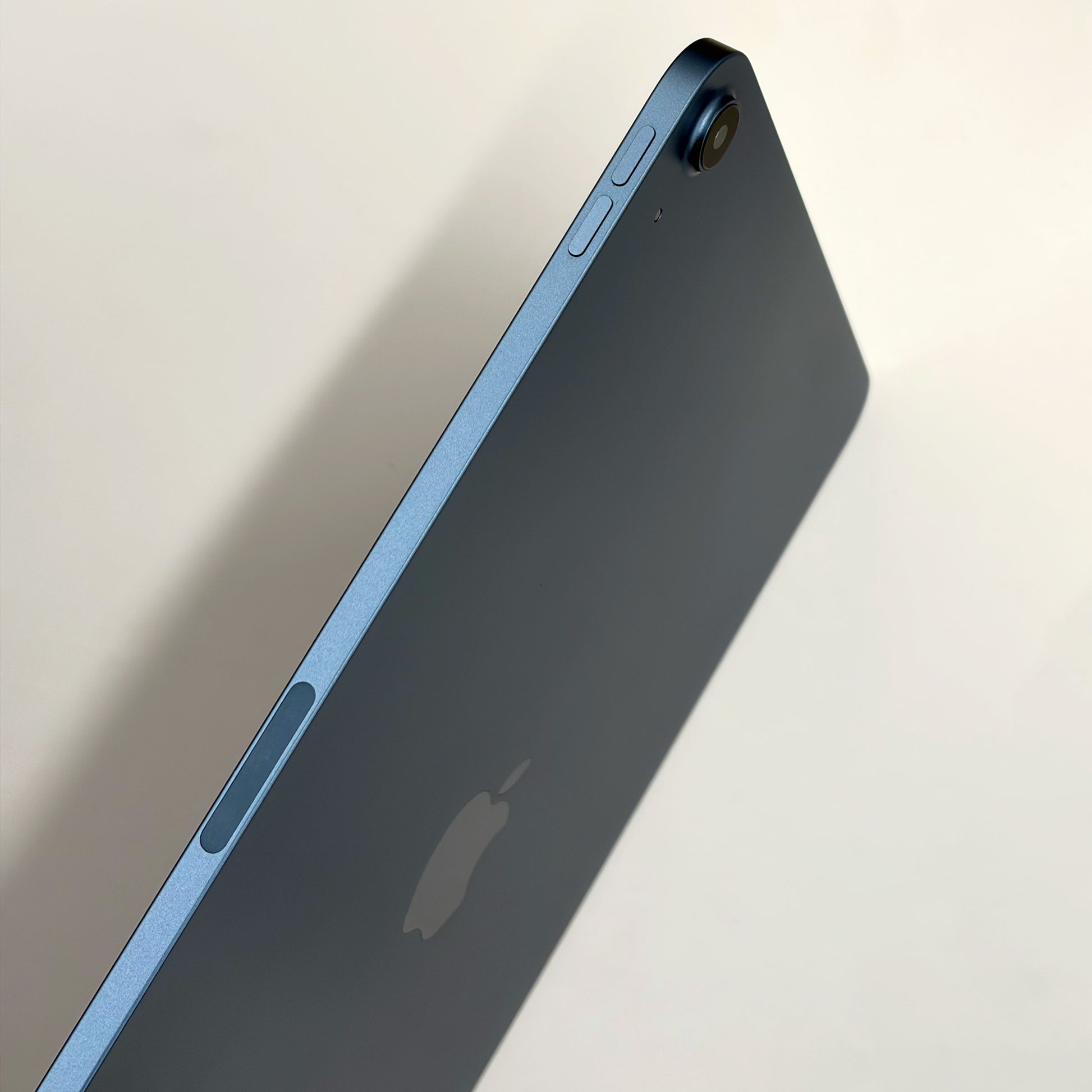 iPad Air 5th Gen (2021) 256GB Blue B Grade 85% Battery - T8636