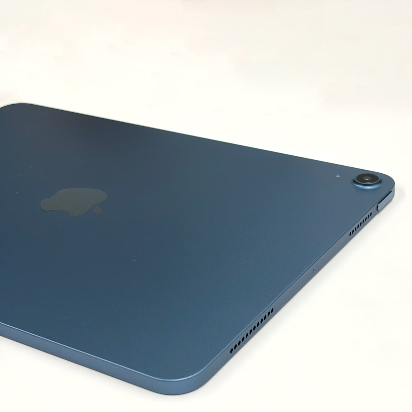iPad Air 5th Gen (2021) 256GB Blue B Grade 85% Battery - T8636