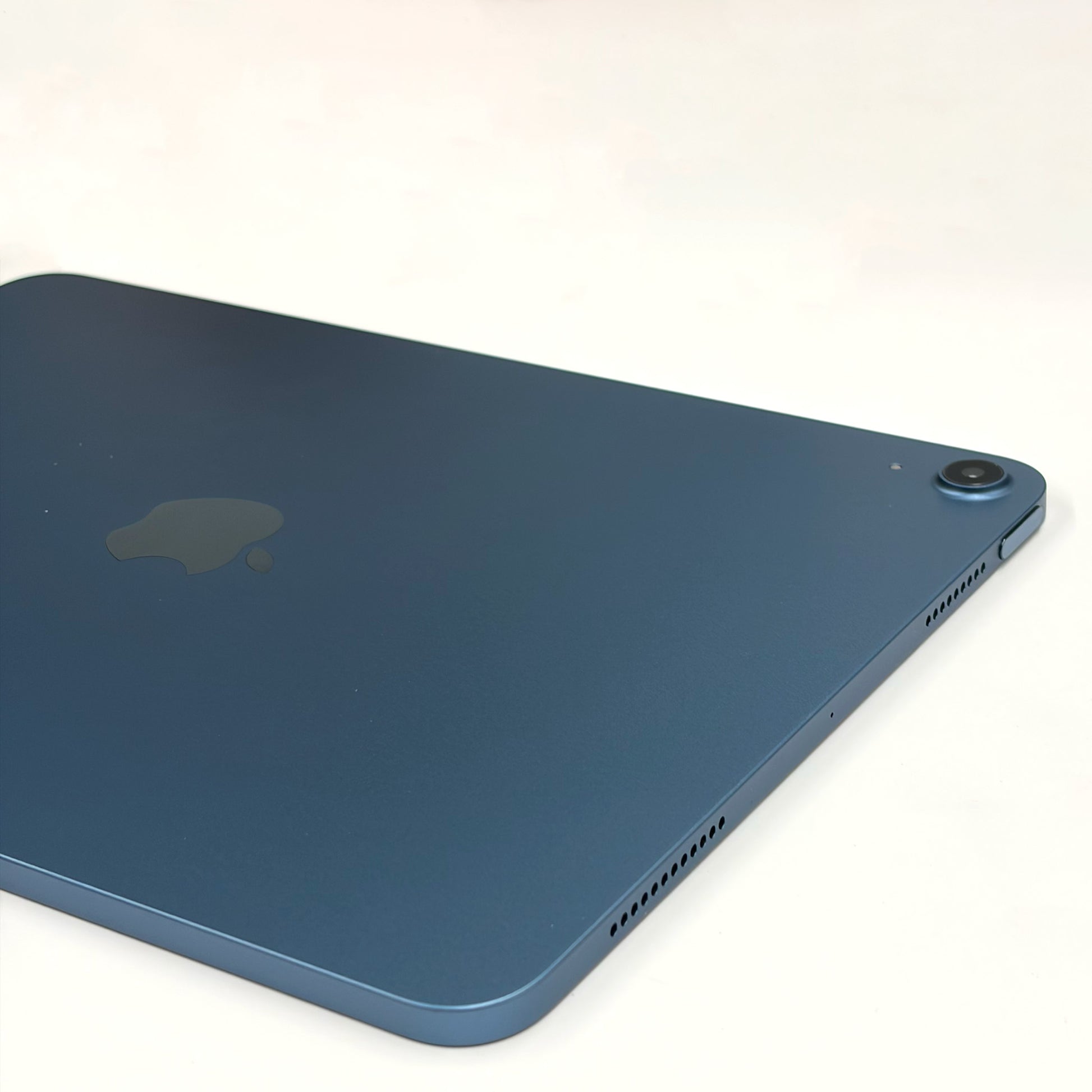 iPad Air 5th Gen (2021) 256GB Blue B Grade 85% Battery - T8636