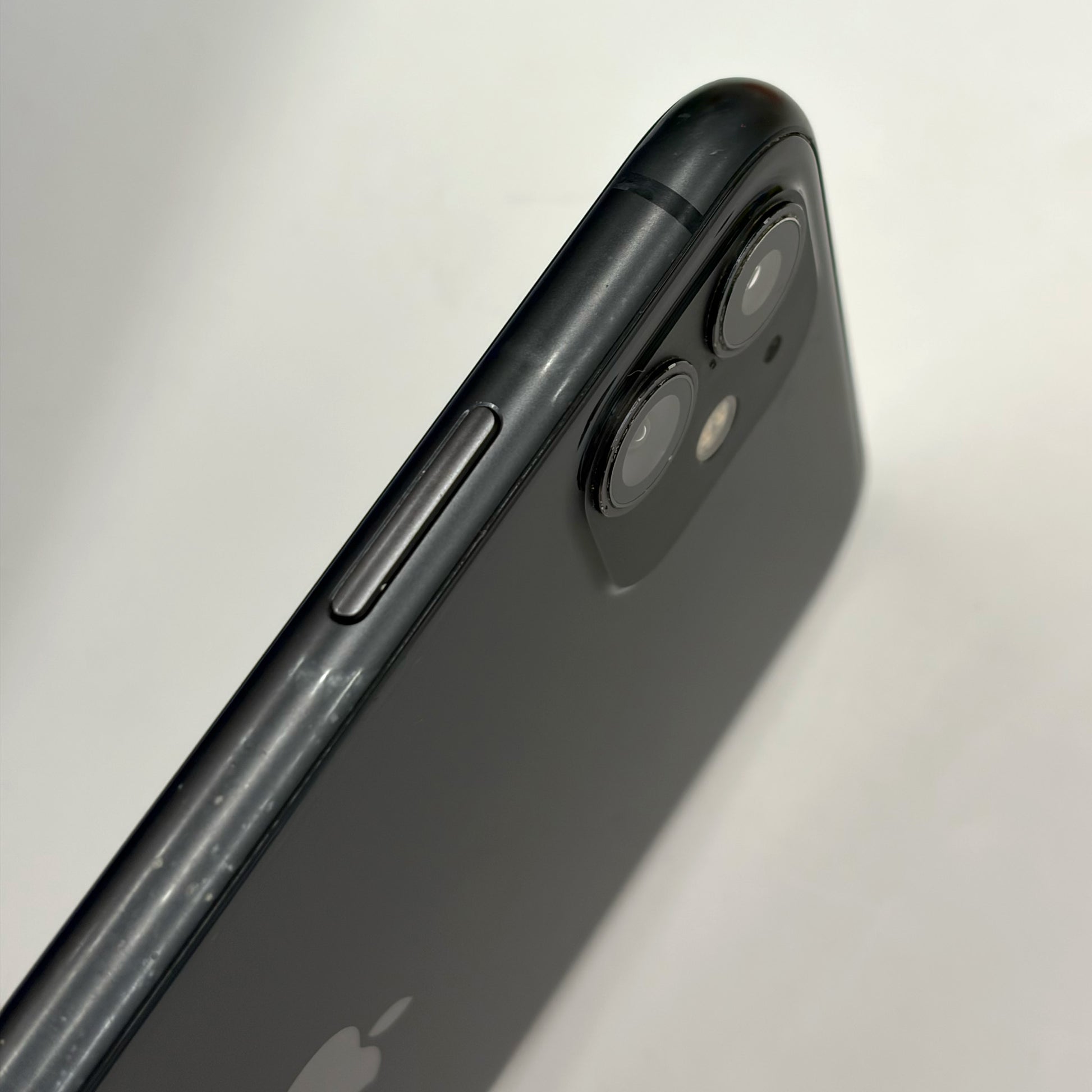 iPhone 11 128GB Black C Grade 100% Battery T8645