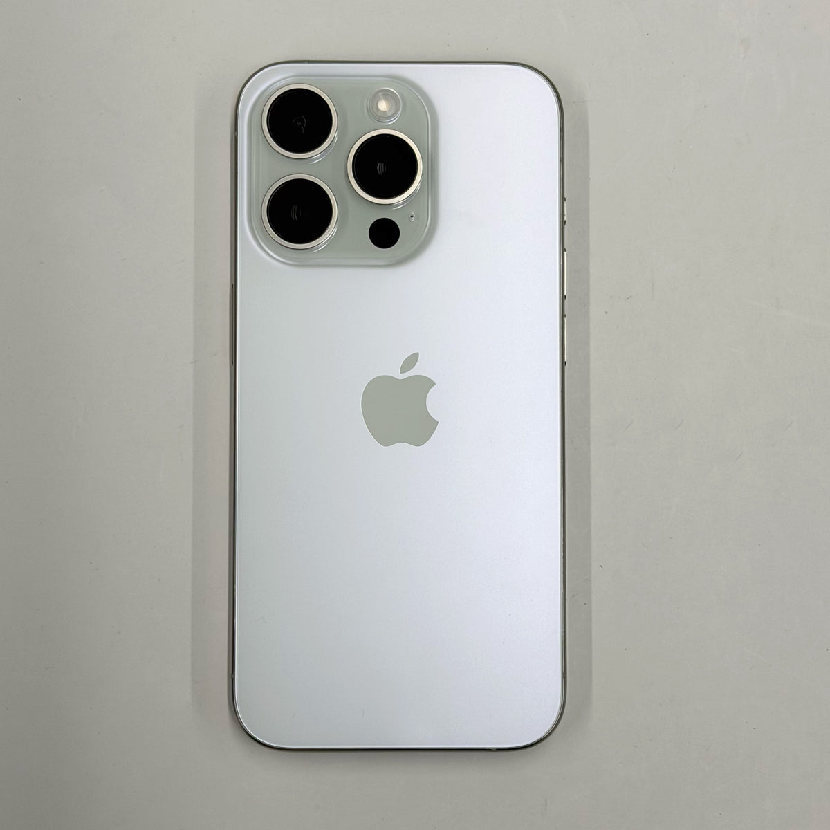 iPhone 15 Pro 256GB White Titanium 100% Battery (A Grade) T8949